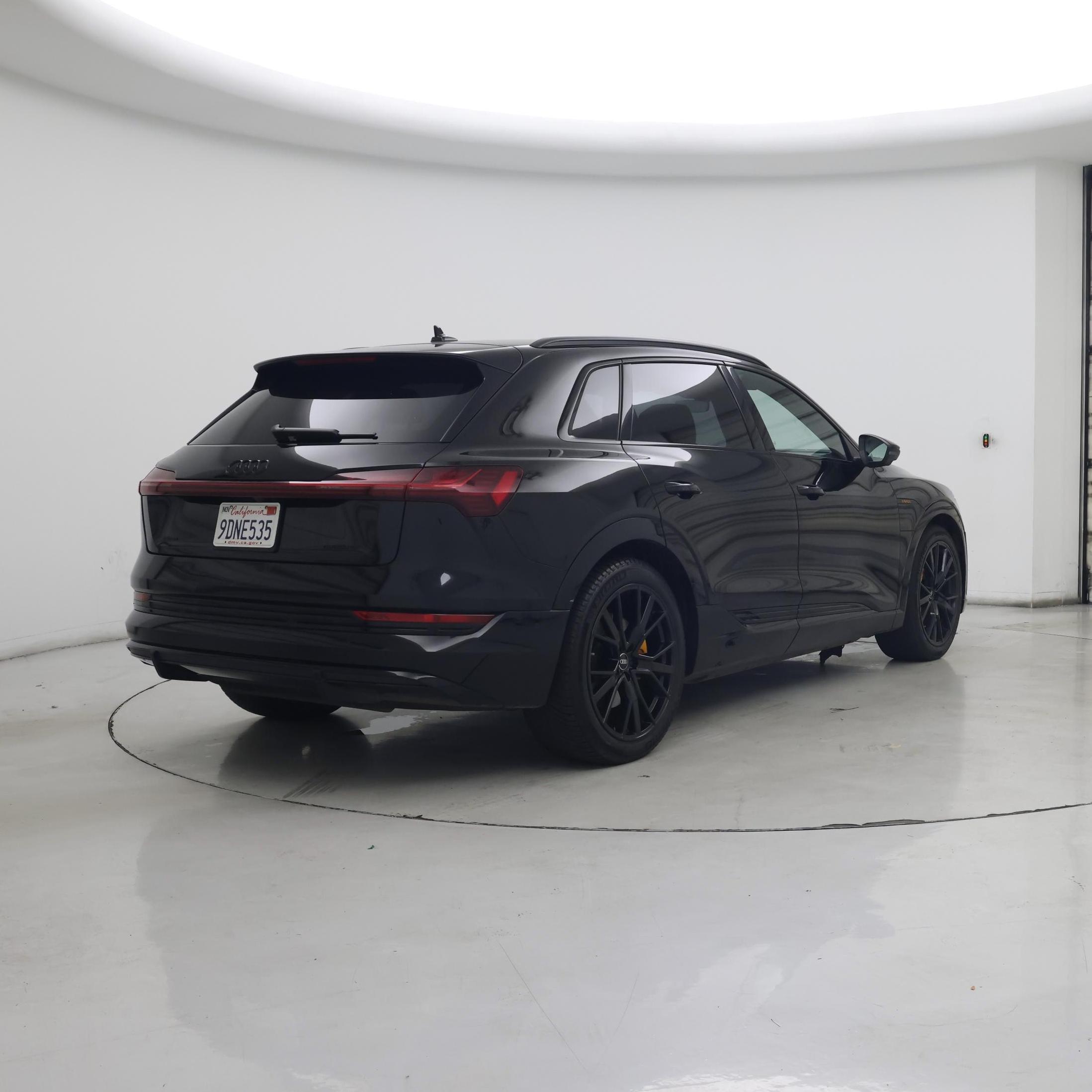 Thumbnail: 2023 Audi e-tron - 8