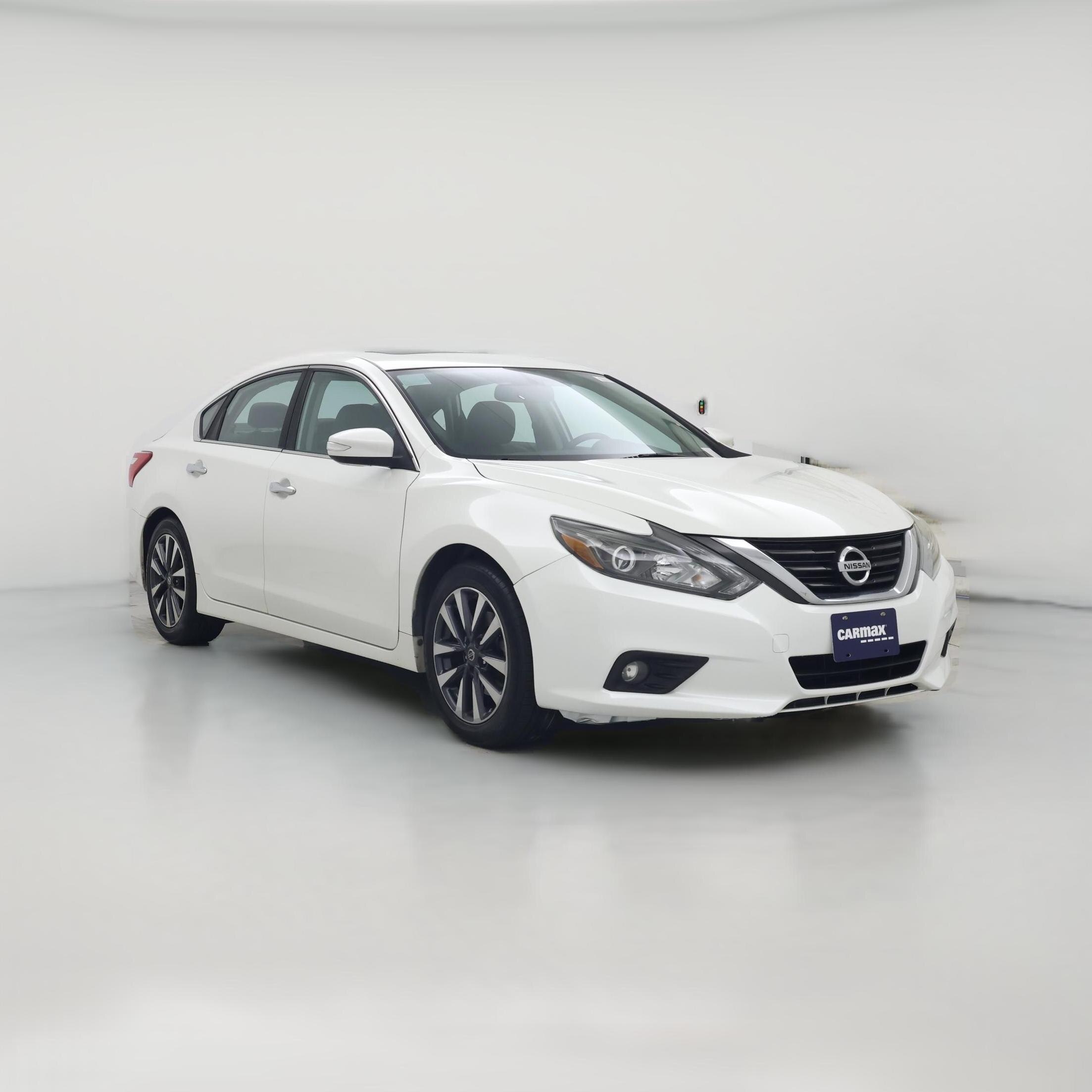 Thumbnail: 2016 Nissan Altima - 1