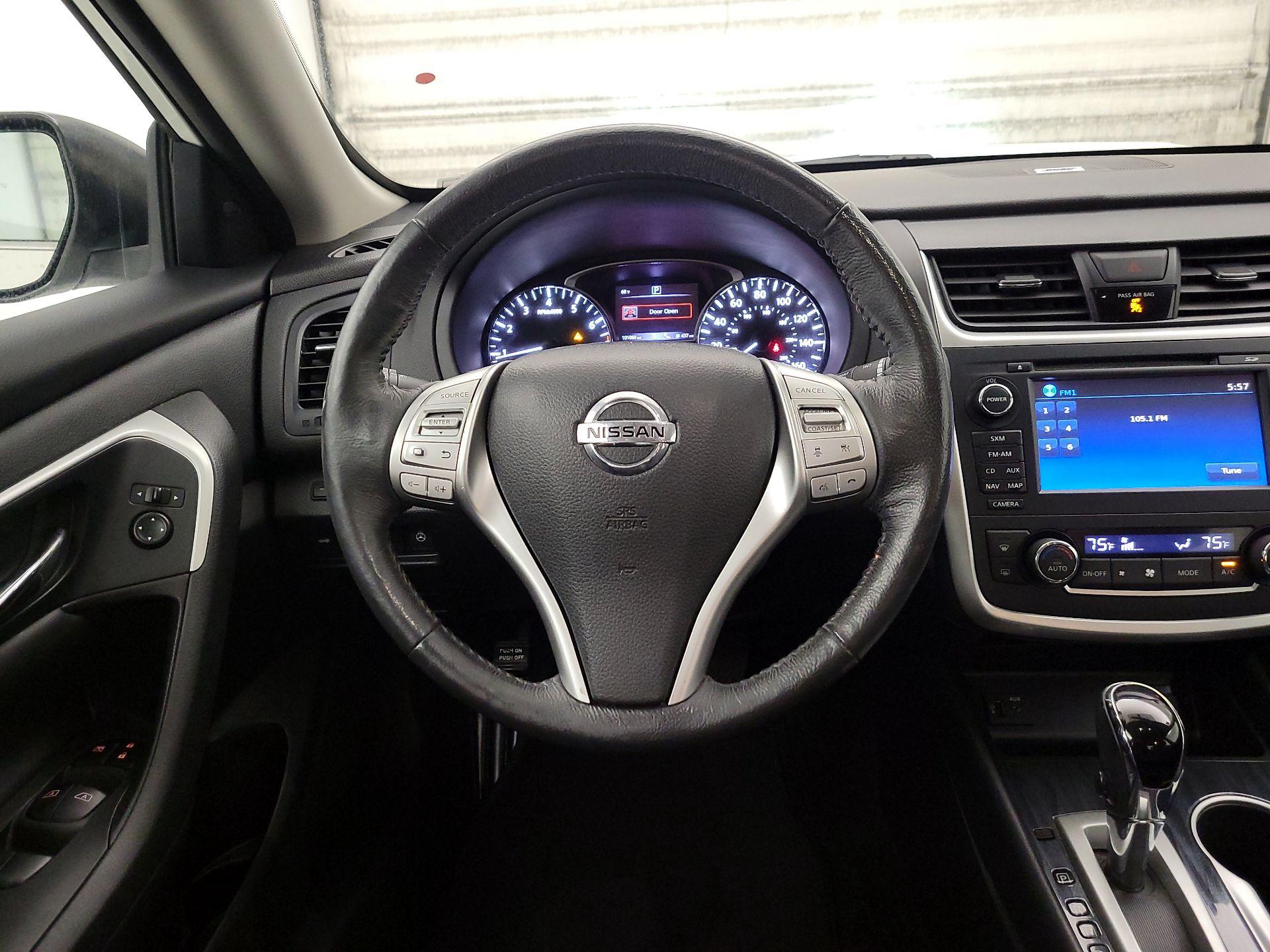 Thumbnail: 2016 Nissan Altima - 10