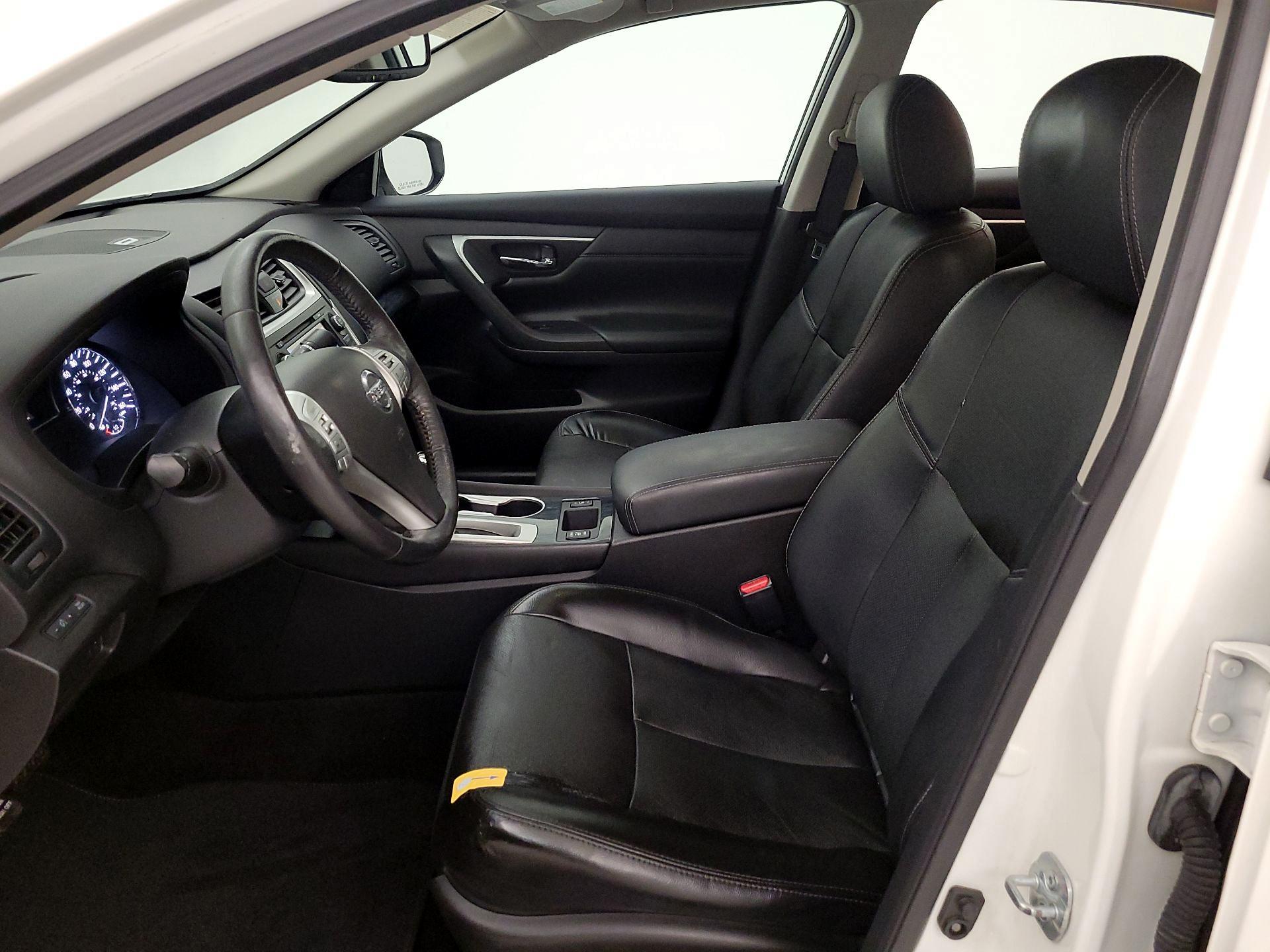 Thumbnail: 2016 Nissan Altima - 11