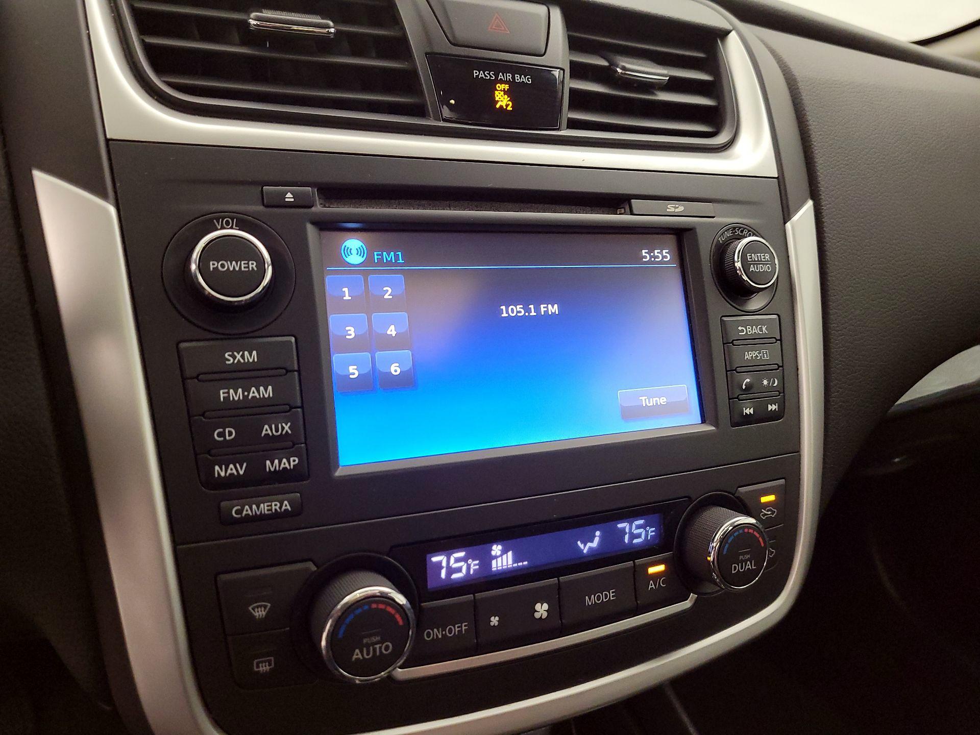 Thumbnail: 2016 Nissan Altima - 14