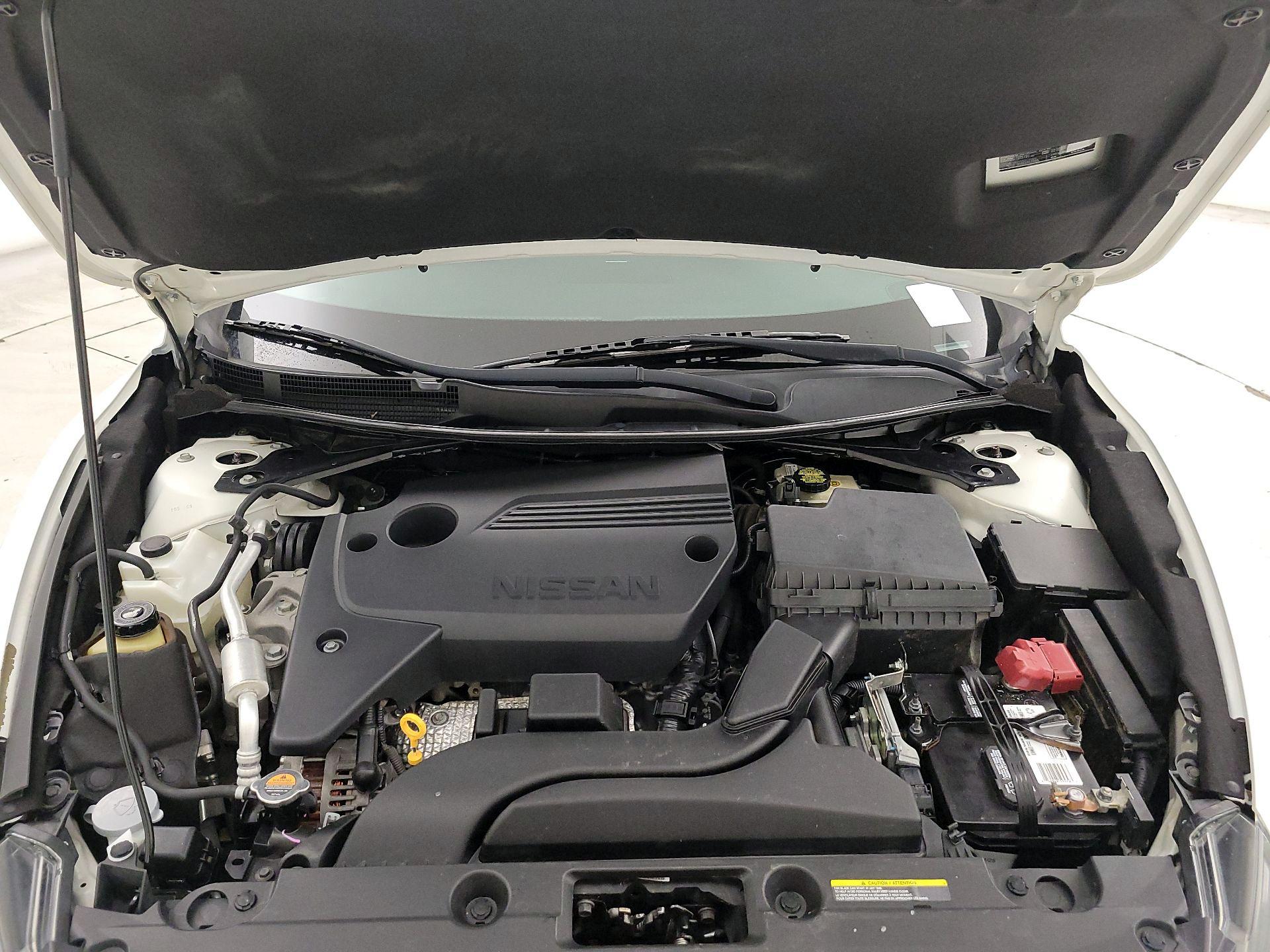 Thumbnail: 2016 Nissan Altima - 19