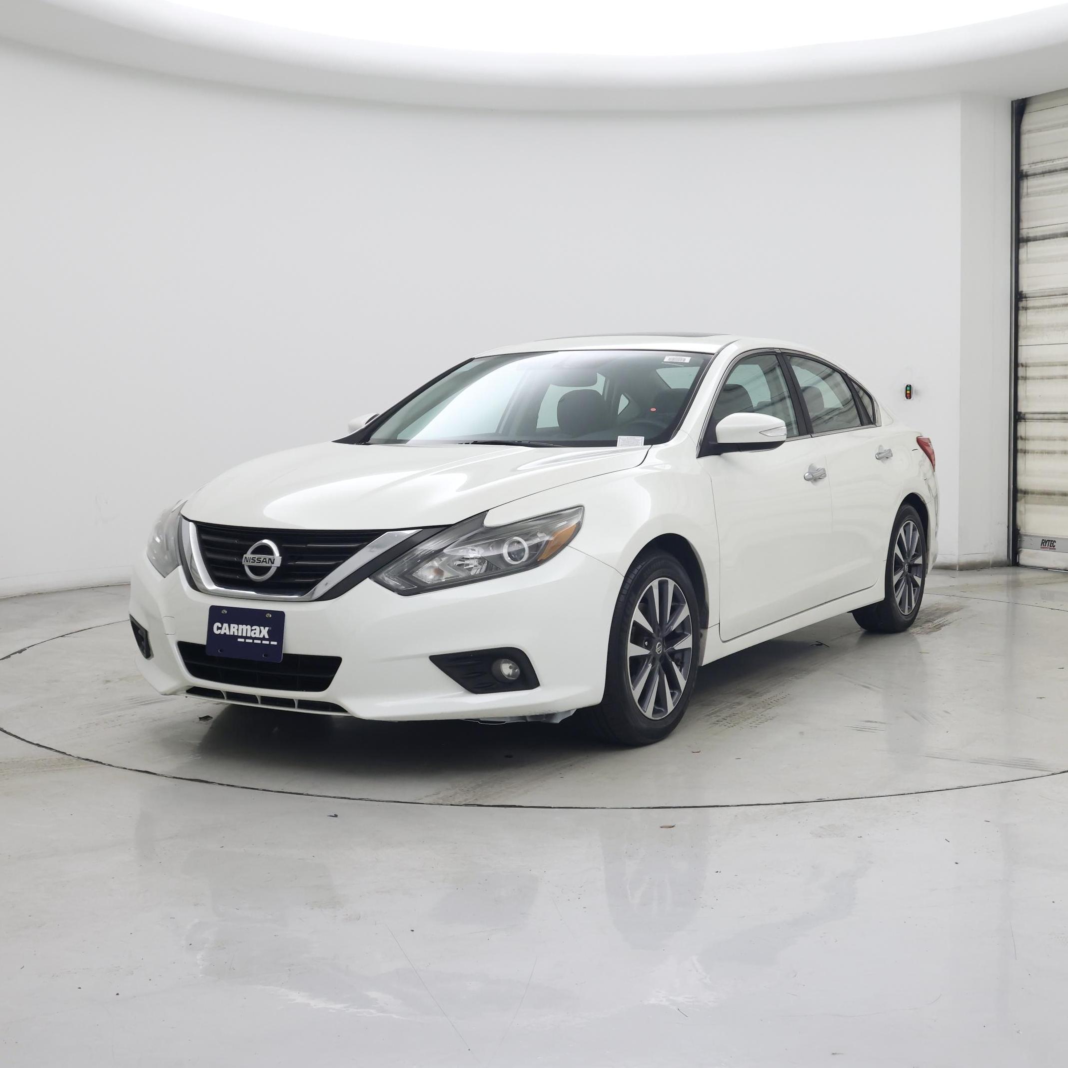 Thumbnail: 2016 Nissan Altima - 4