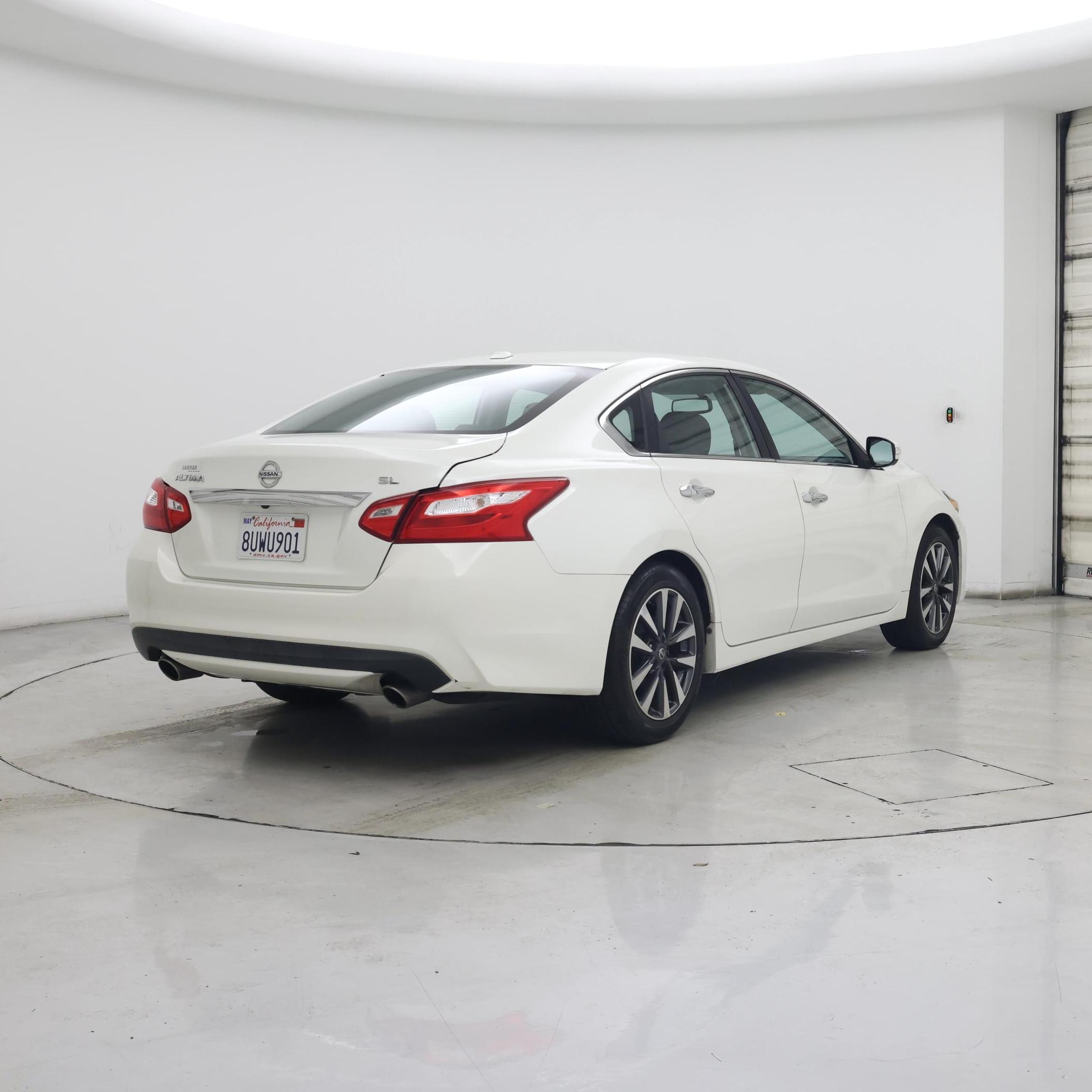 Thumbnail: 2016 Nissan Altima - 8