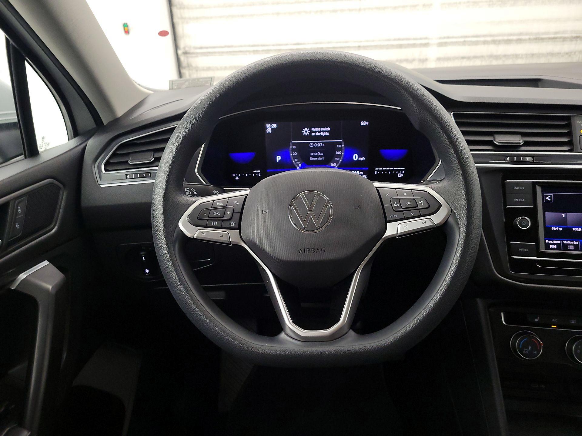 Thumbnail: 2022 Volkswagen Tiguan - 10