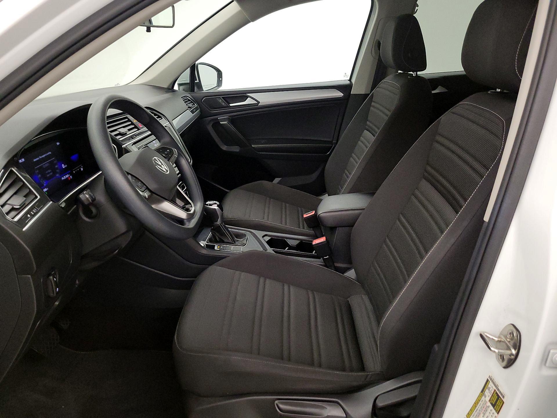 Thumbnail: 2022 Volkswagen Tiguan - 11