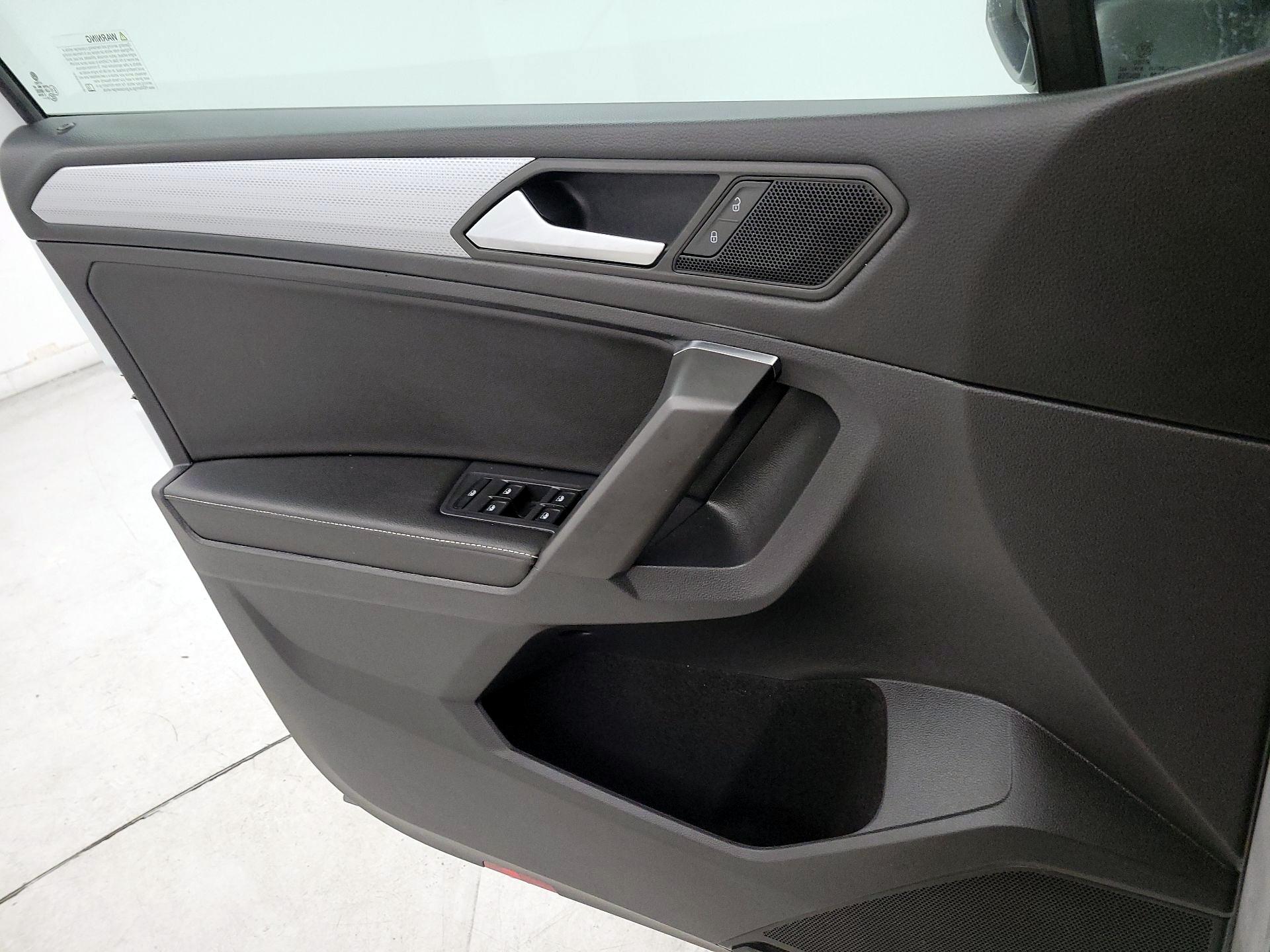 Thumbnail: 2022 Volkswagen Tiguan - 12