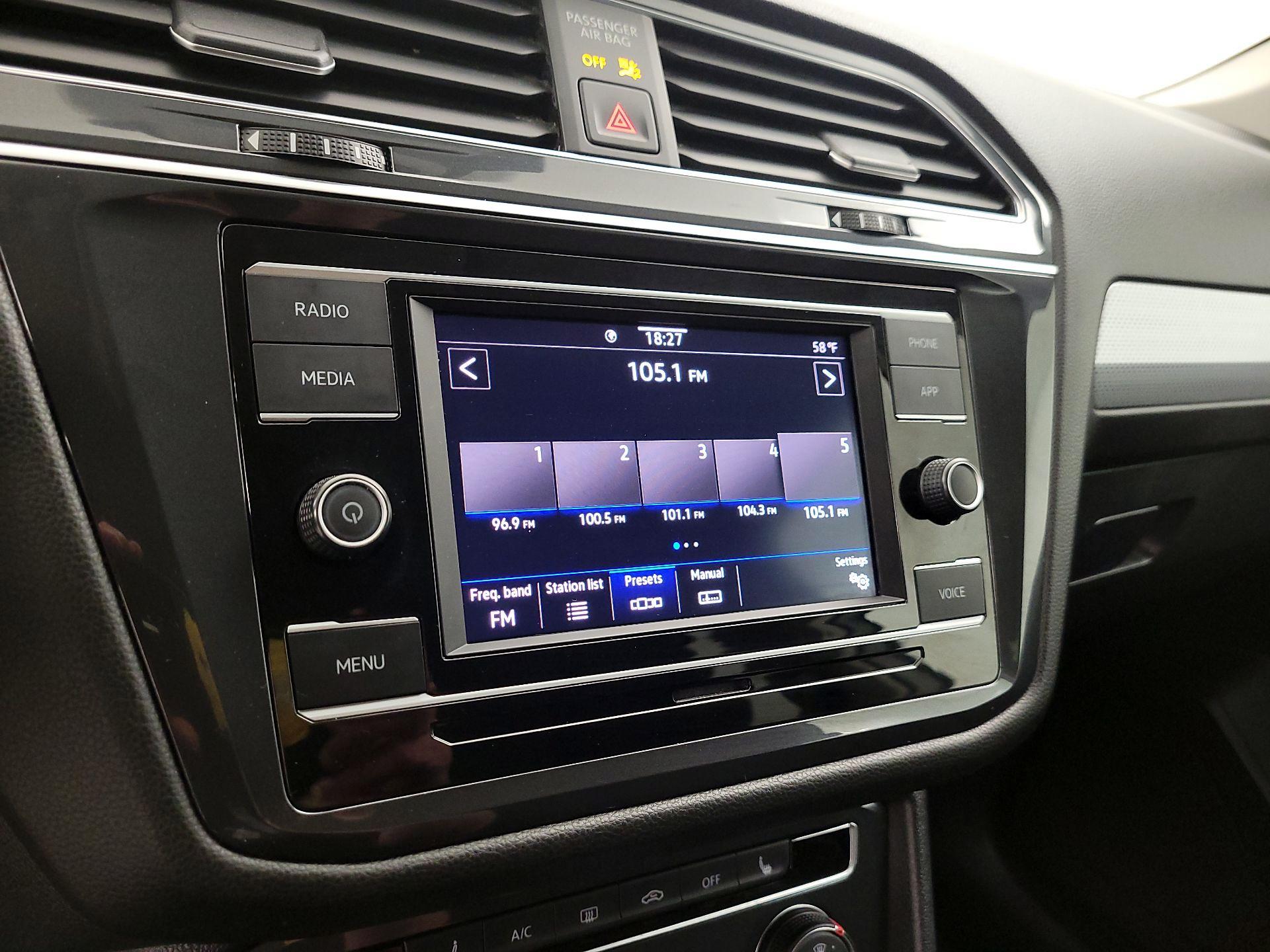 Thumbnail: 2022 Volkswagen Tiguan - 14