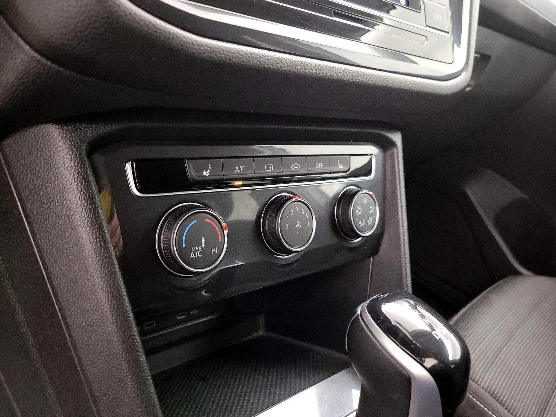 Thumbnail: 2022 Volkswagen Tiguan - 15