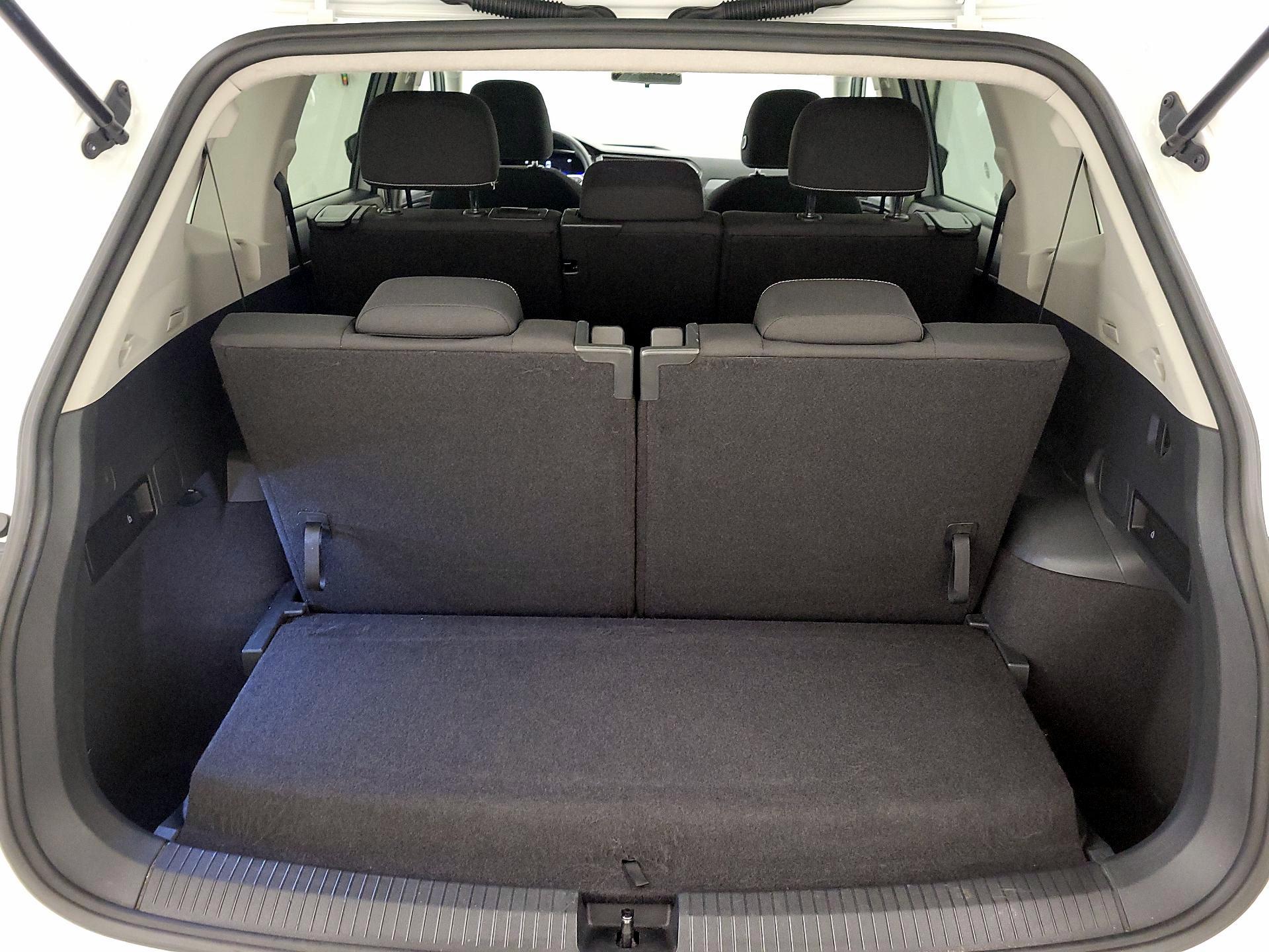 Thumbnail: 2022 Volkswagen Tiguan - 17