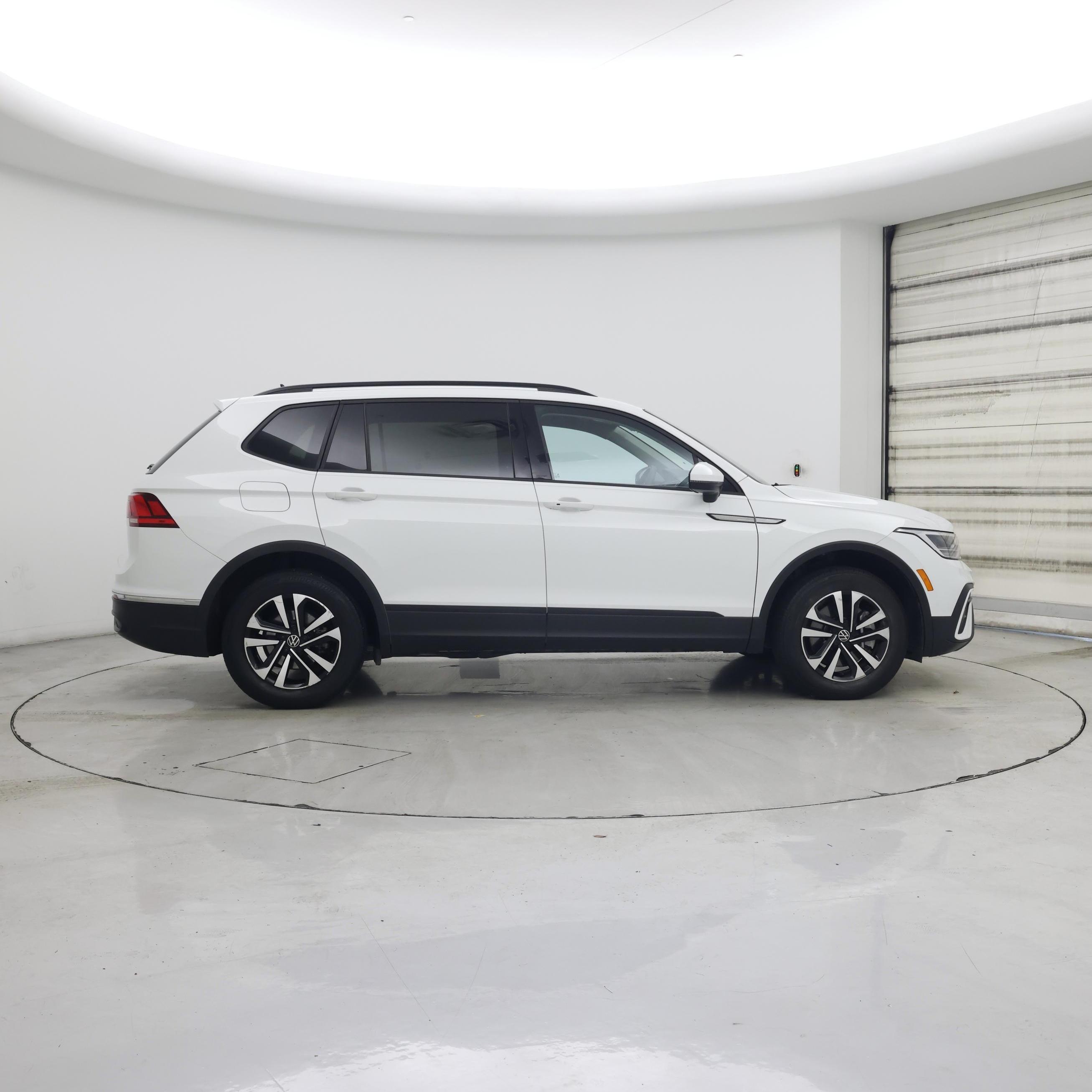 Thumbnail: 2022 Volkswagen Tiguan - 7