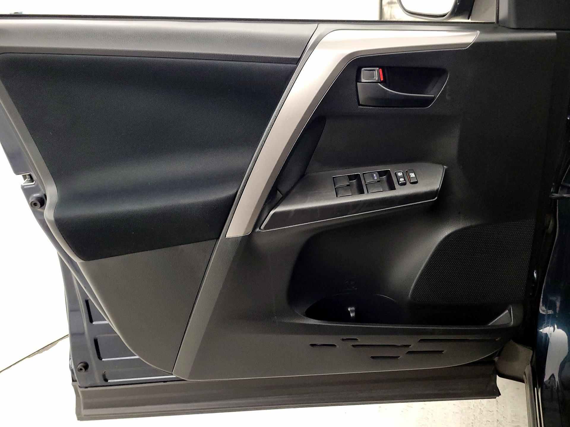 Thumbnail: 2017 Toyota RAV4 - 12