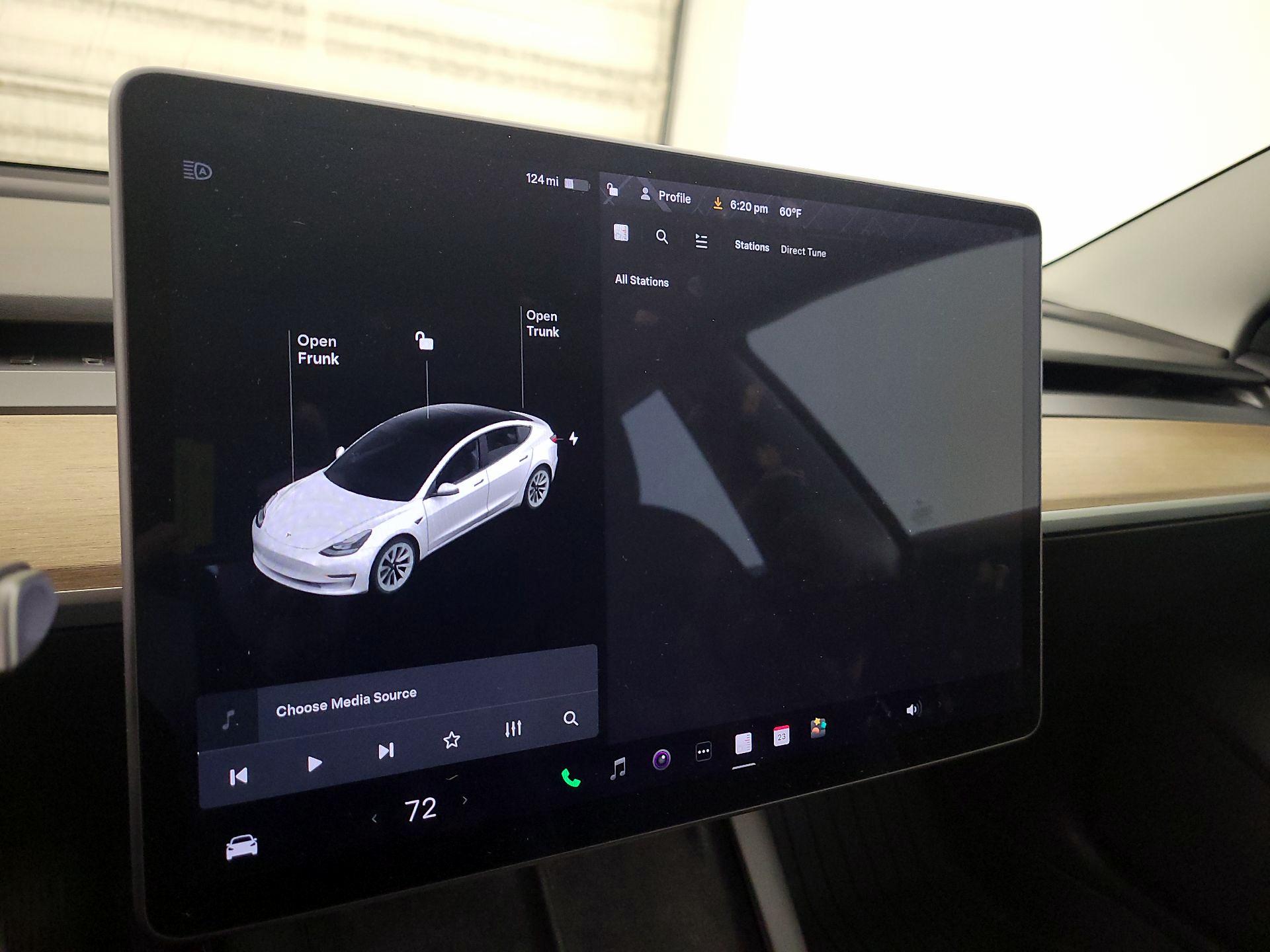 Thumbnail: 2022 Tesla Model 3 - 15