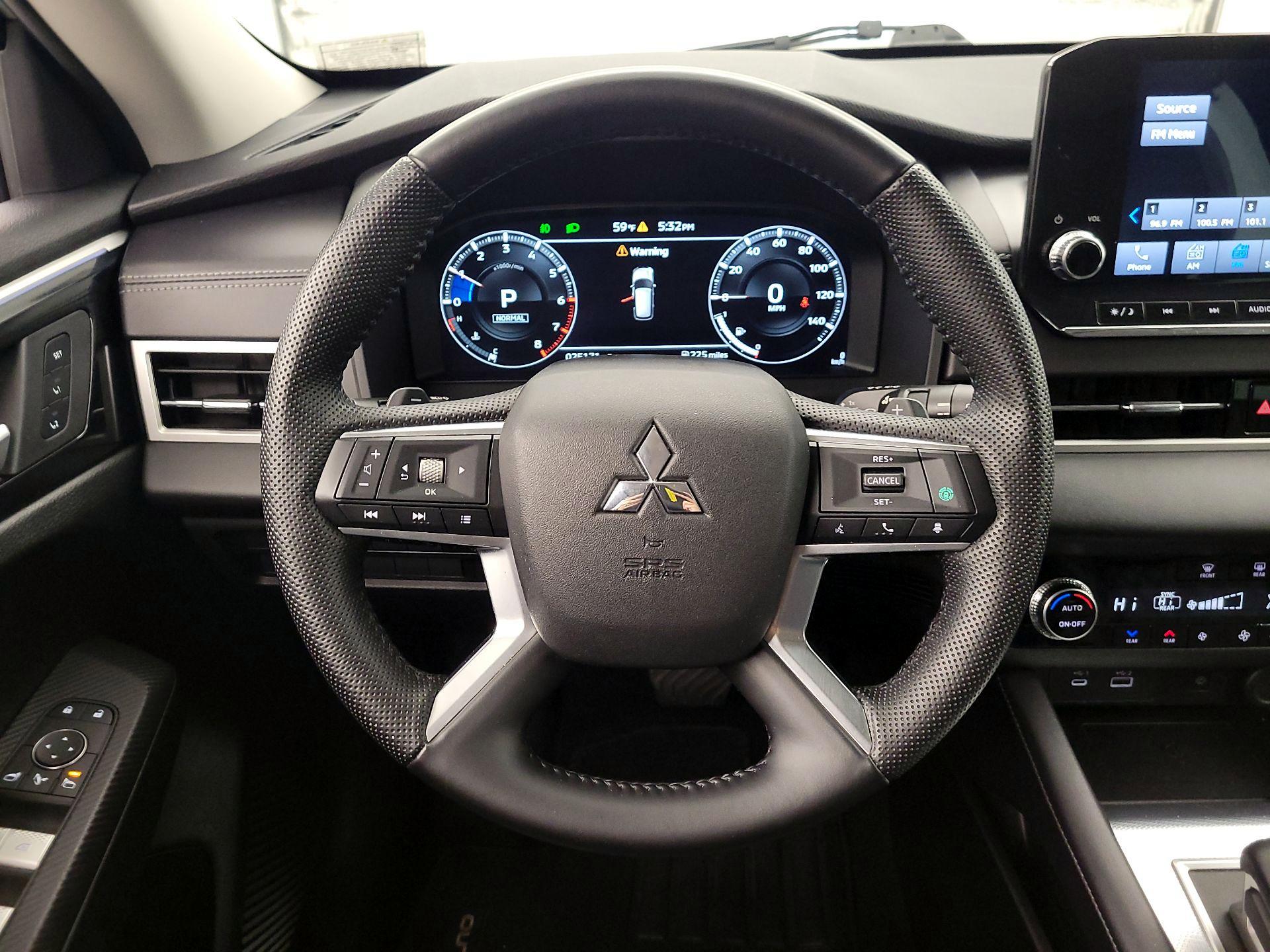 Thumbnail: 2023 Mitsubishi Outlander - 10