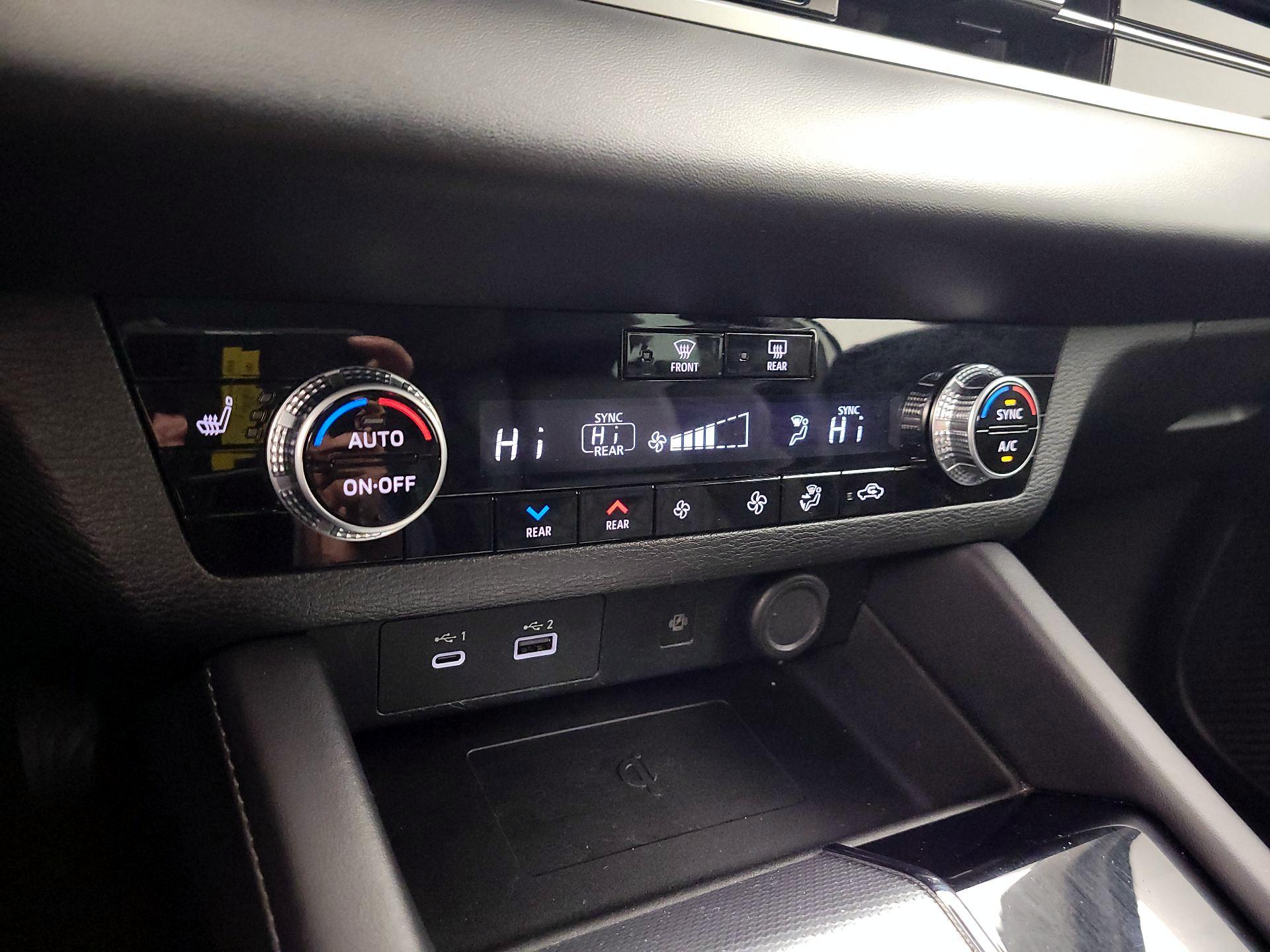 Thumbnail: 2023 Mitsubishi Outlander - 16