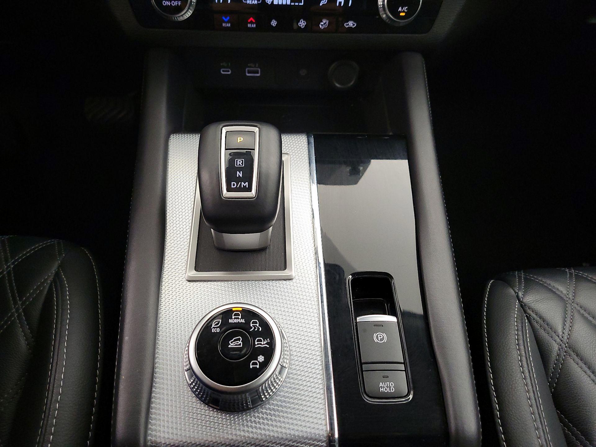 Thumbnail: 2023 Mitsubishi Outlander - 17