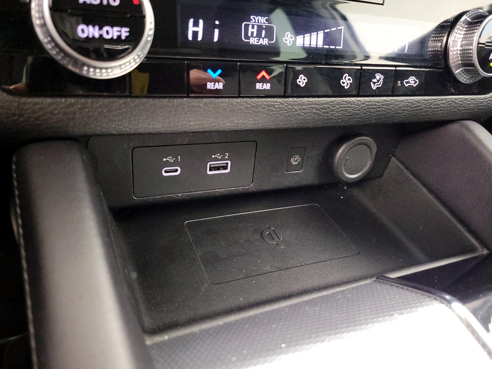 Thumbnail: 2023 Mitsubishi Outlander - 18