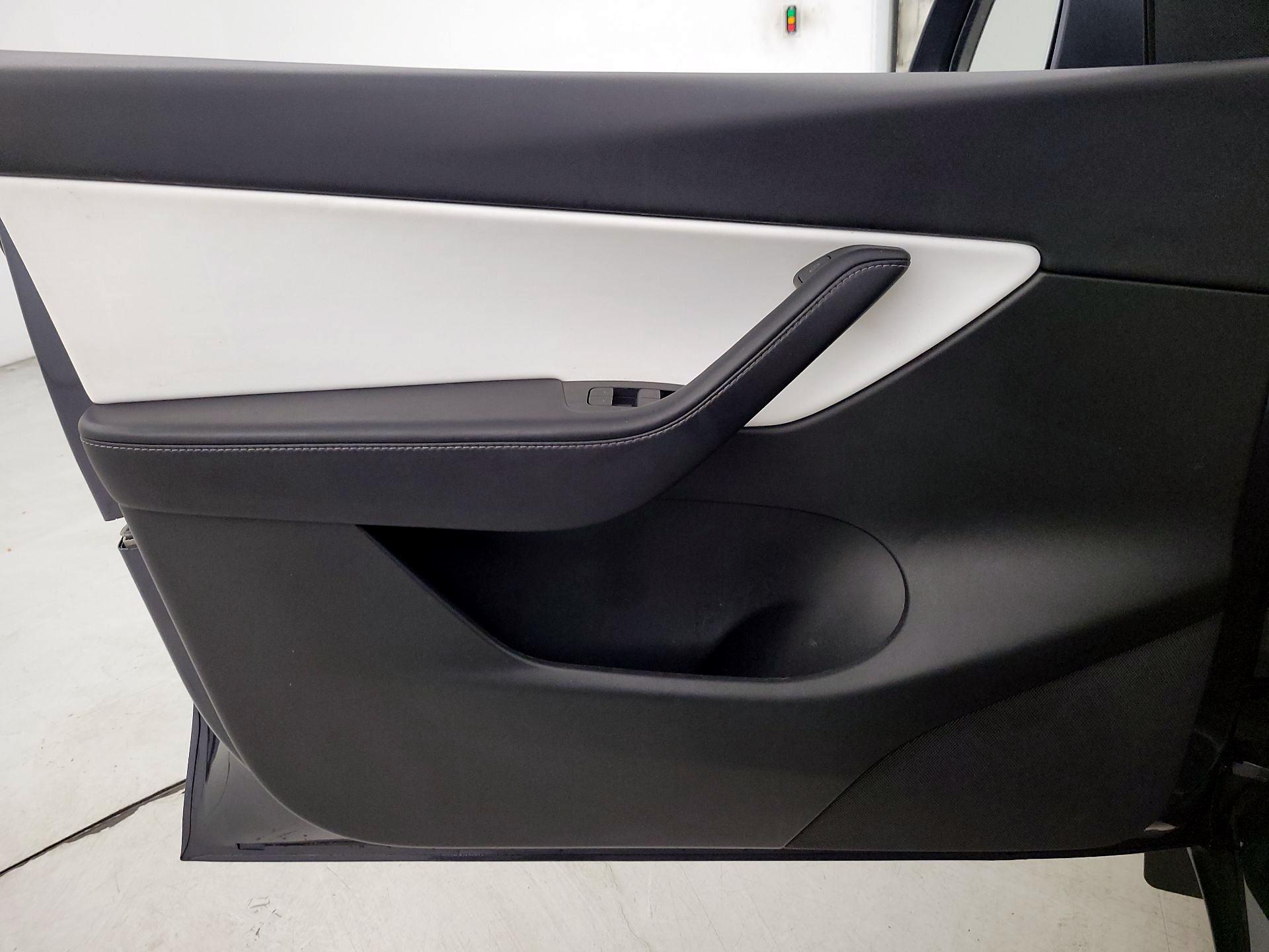 Thumbnail: 2022 Tesla Model Y - 12