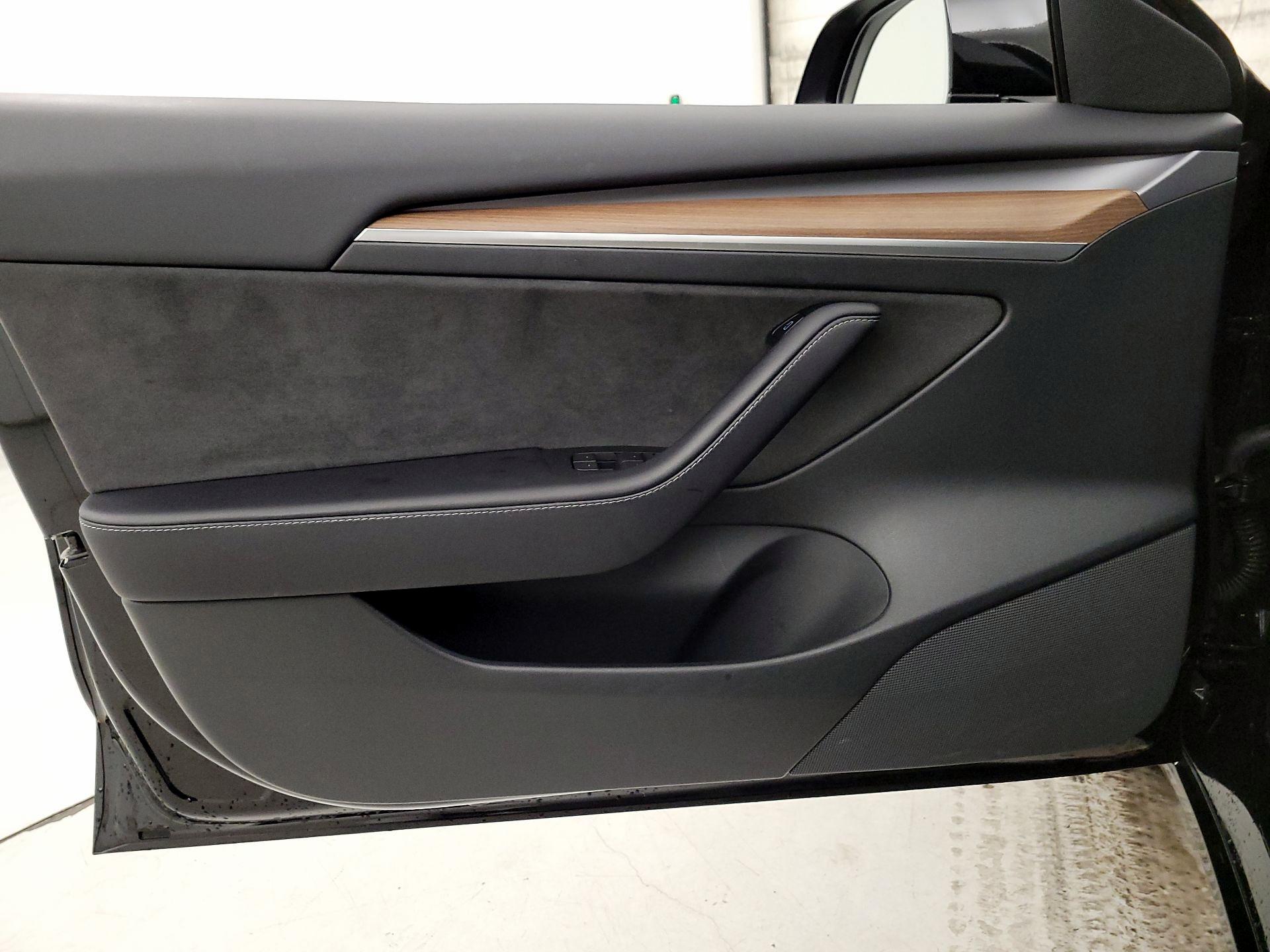 Thumbnail: 2022 Tesla Model 3 - 12