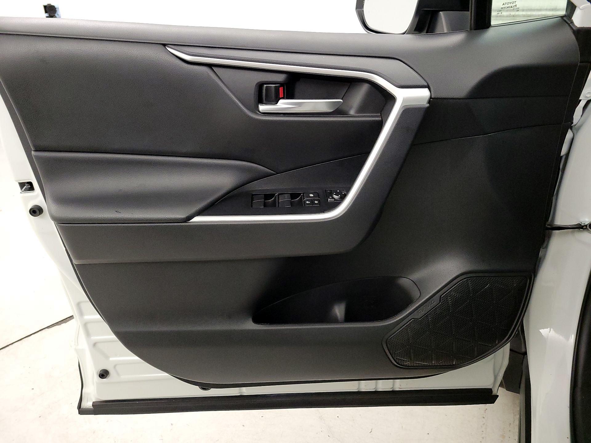 Thumbnail: 2021 Toyota RAV4 - 12