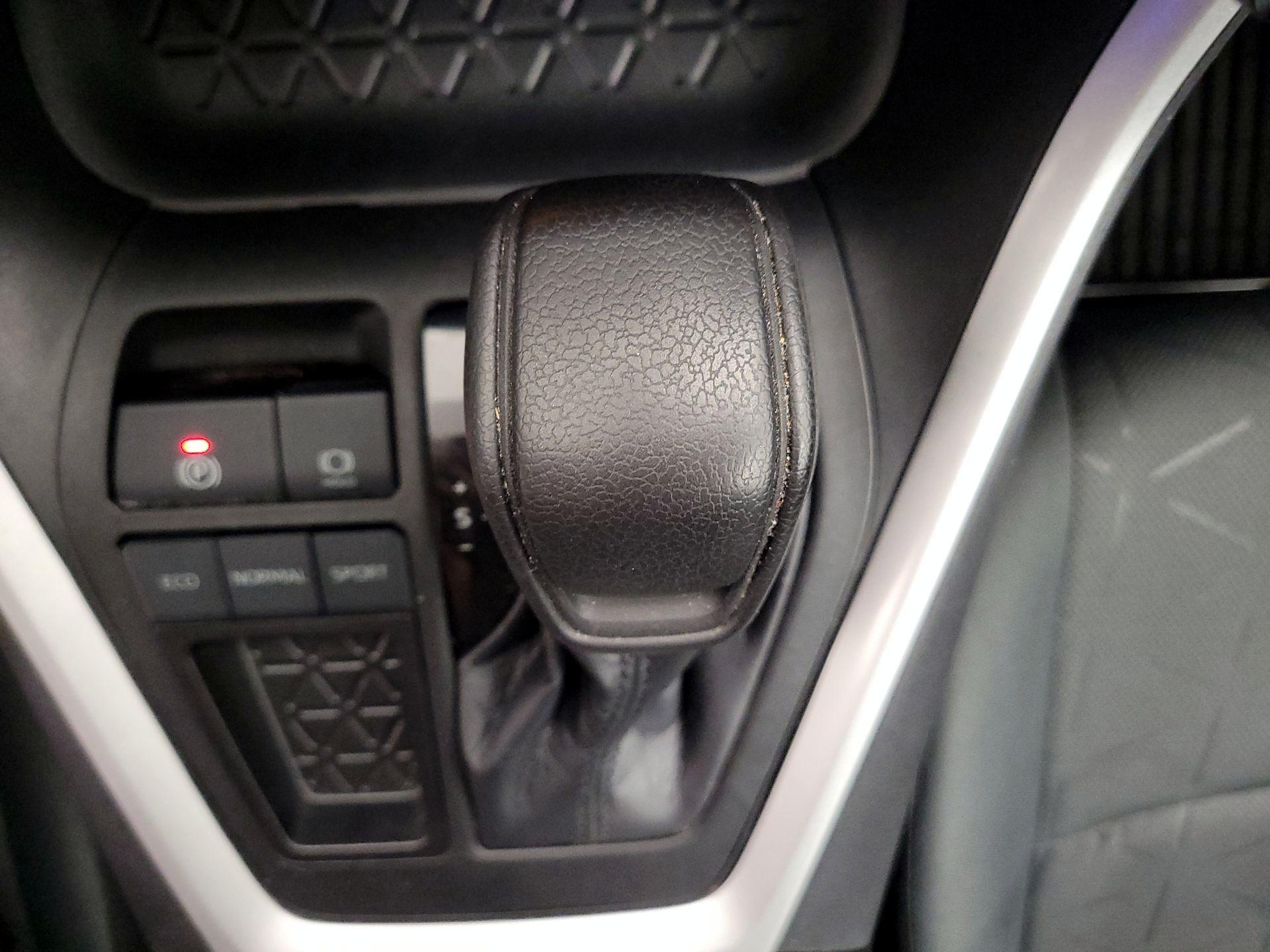 Thumbnail: 2021 Toyota RAV4 - 17