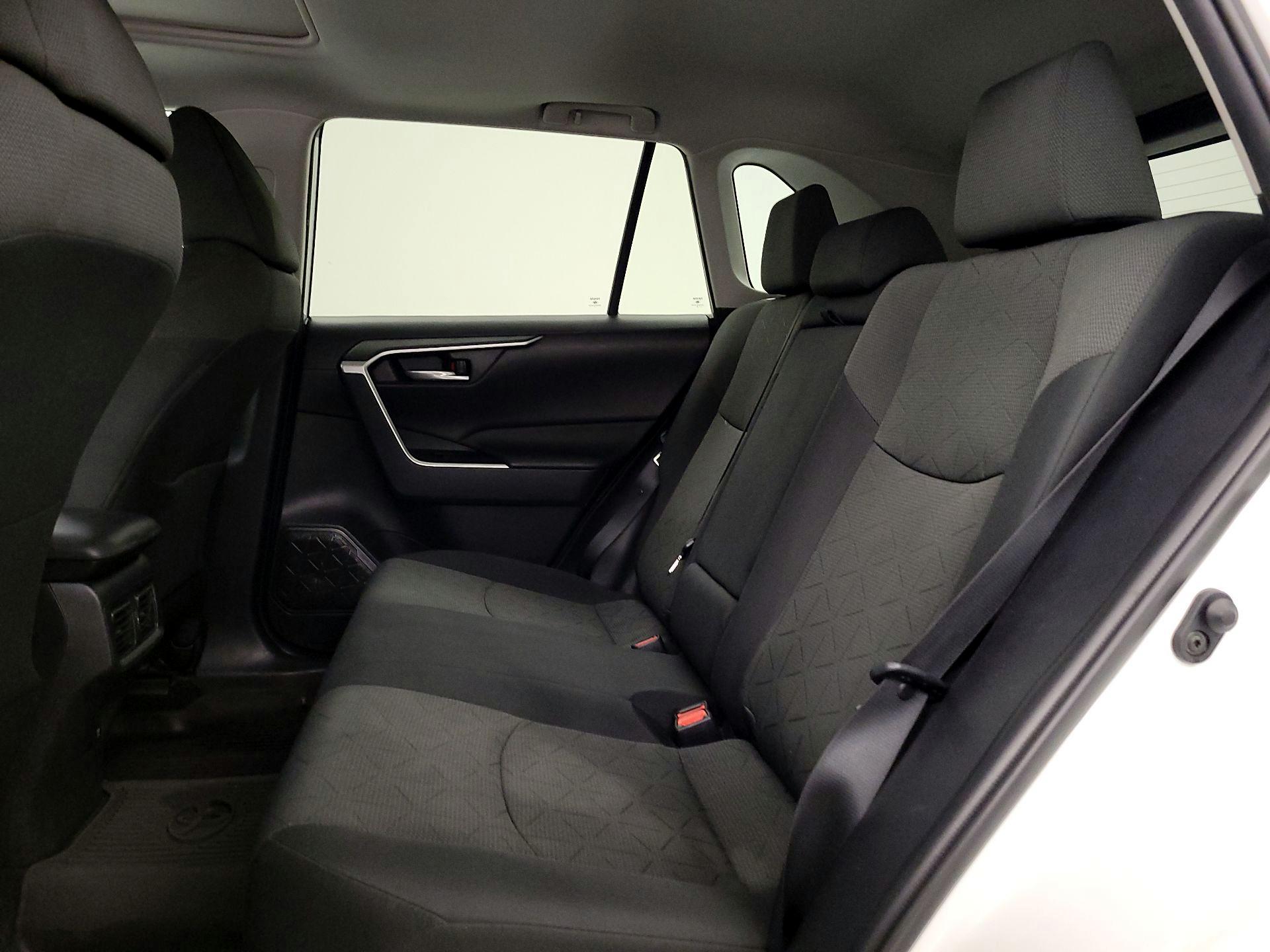 Thumbnail: 2021 Toyota RAV4 - 18