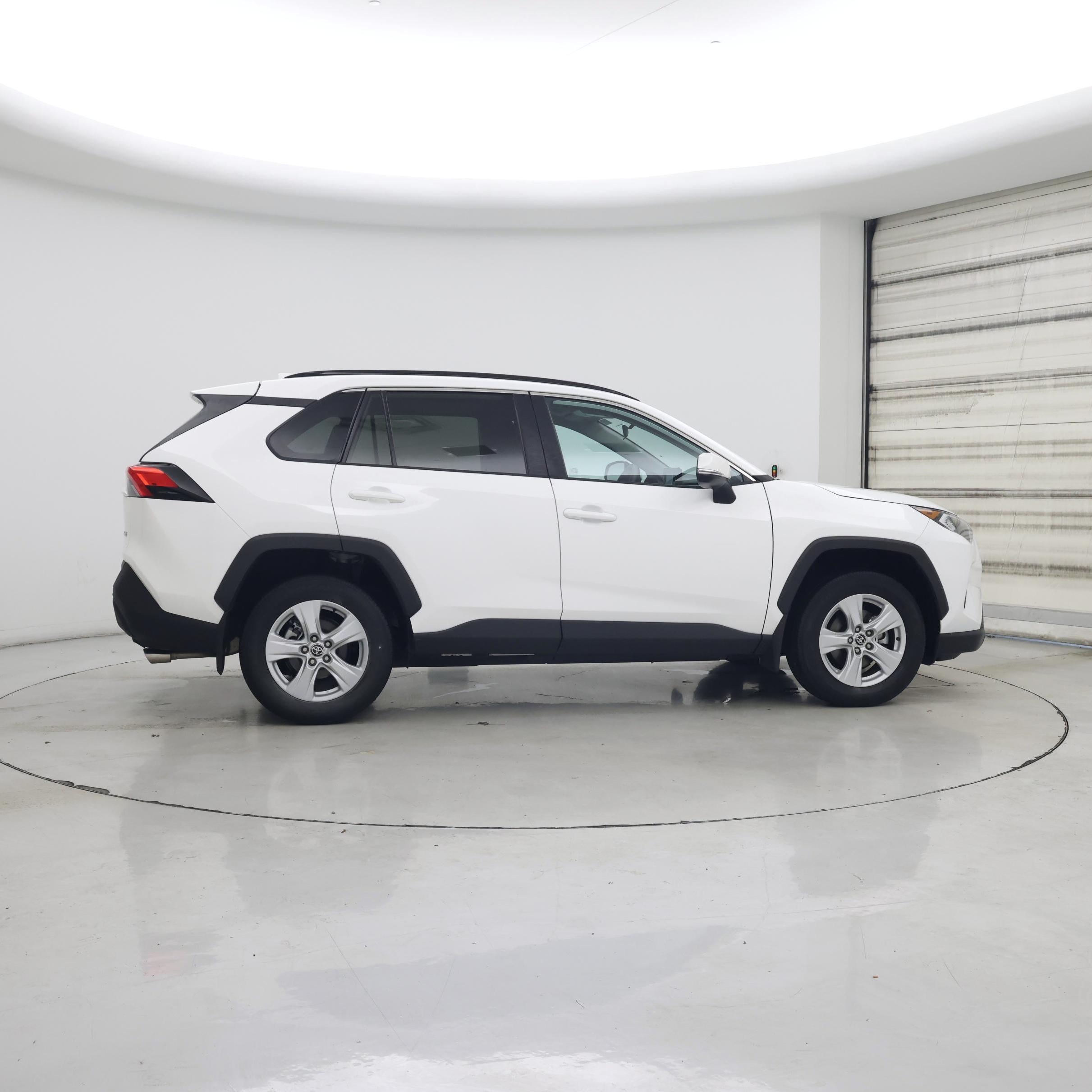 Thumbnail: 2021 Toyota RAV4 - 7