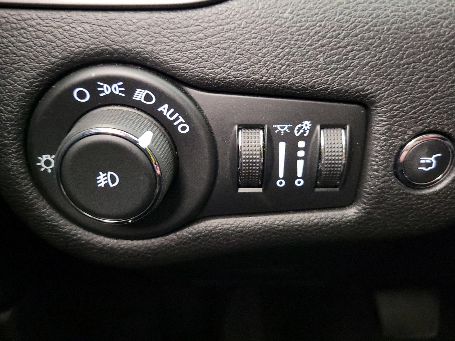 Thumbnail: 2021 Jeep Cherokee - 13