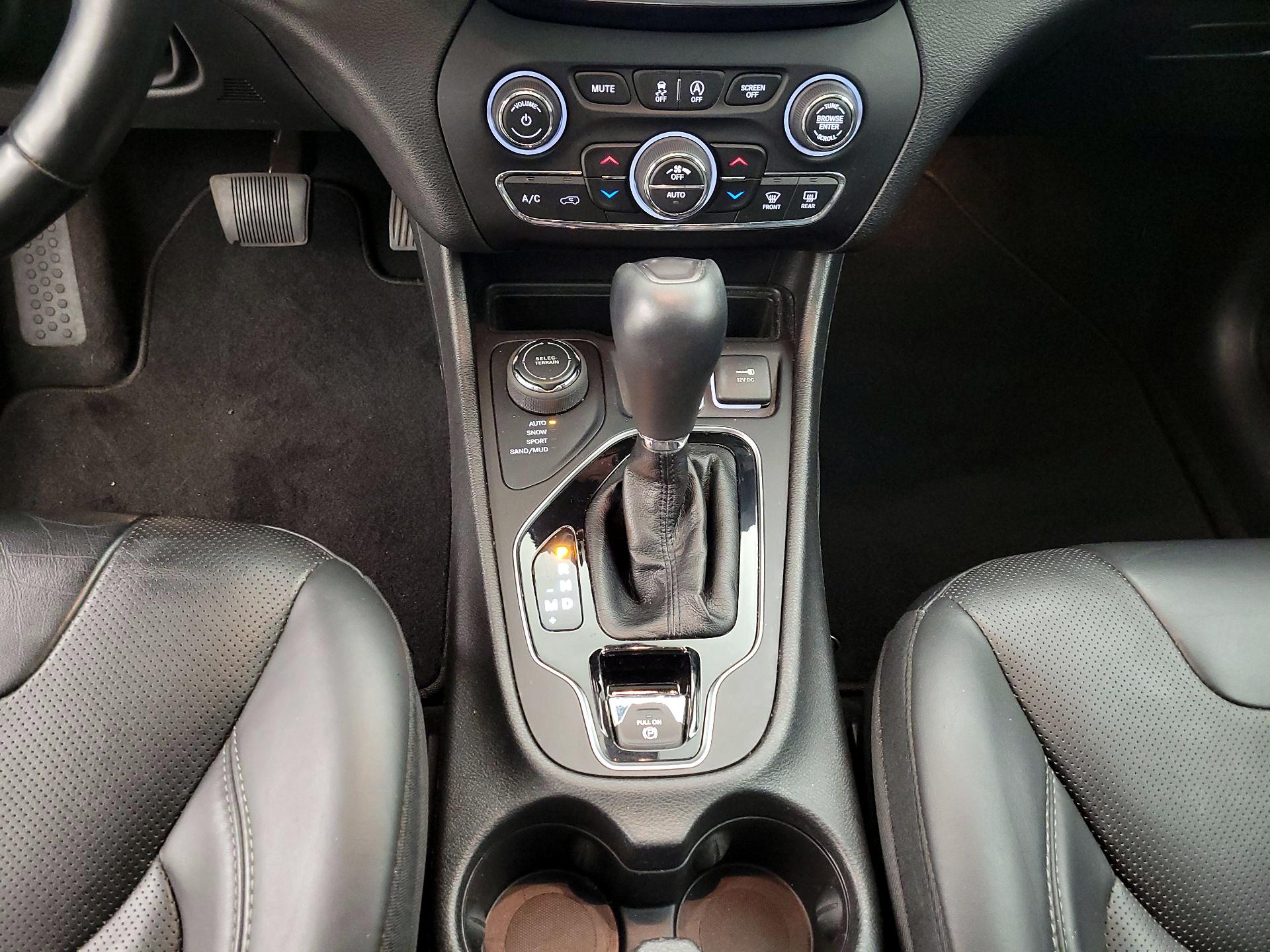 Thumbnail: 2021 Jeep Cherokee - 17