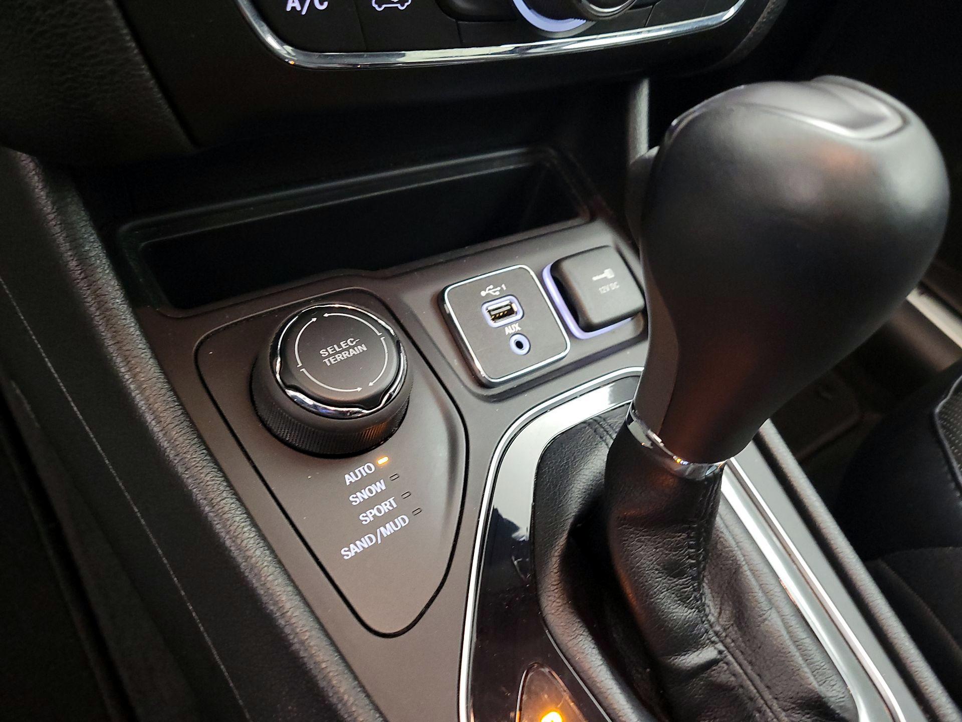 Thumbnail: 2021 Jeep Cherokee - 18