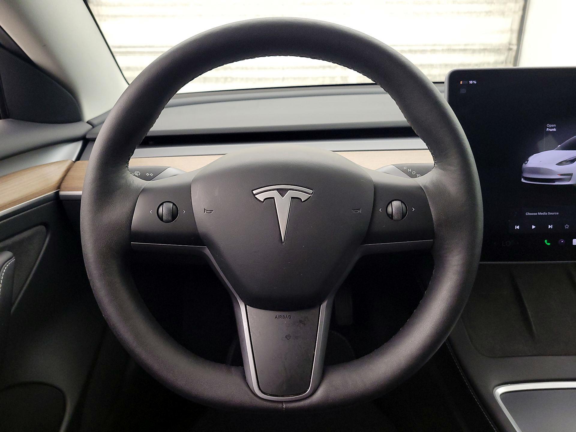 Thumbnail: 2023 Tesla Model 3 - 10