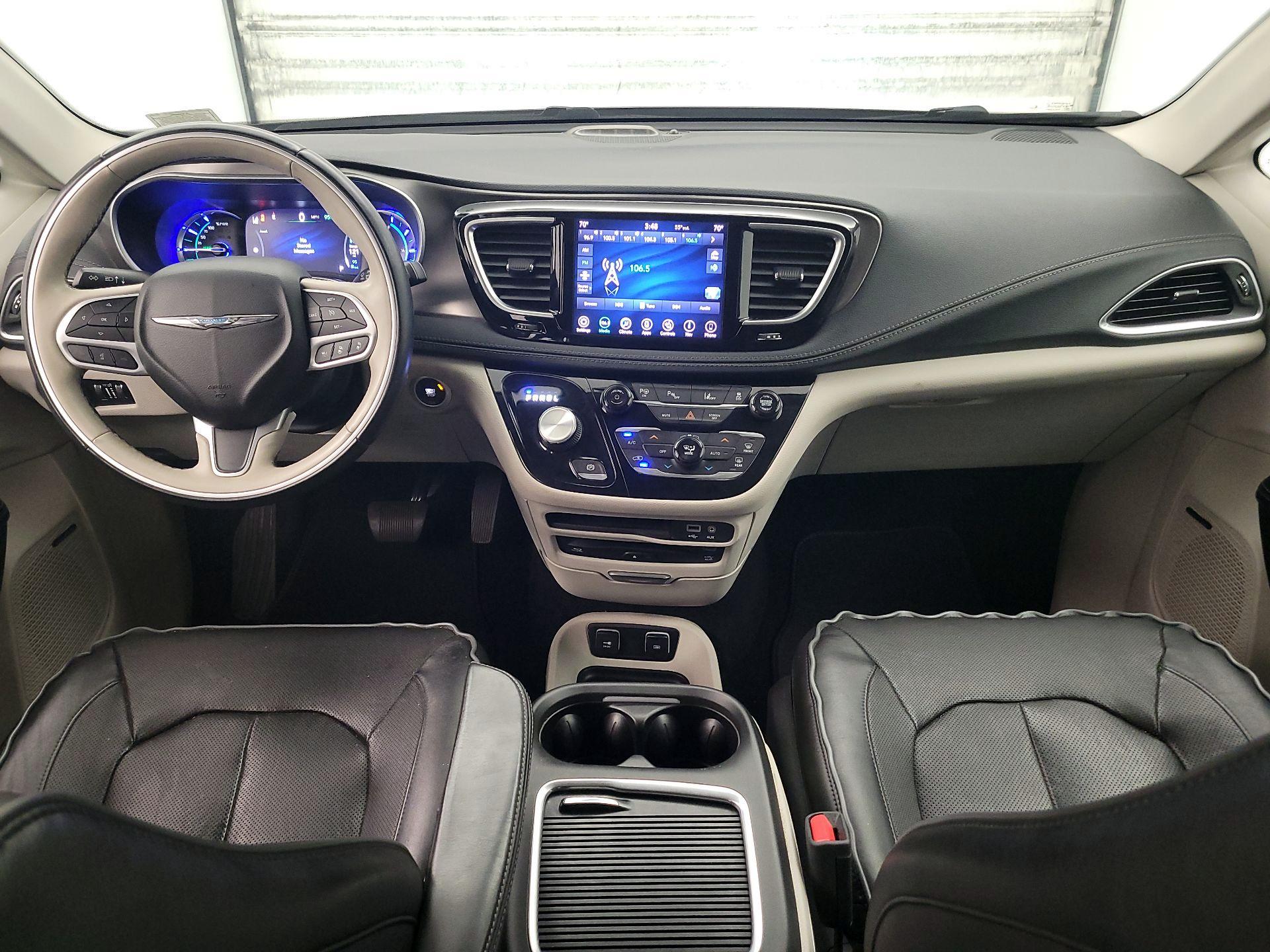 Thumbnail: 2018 Chrysler Pacifica - 9