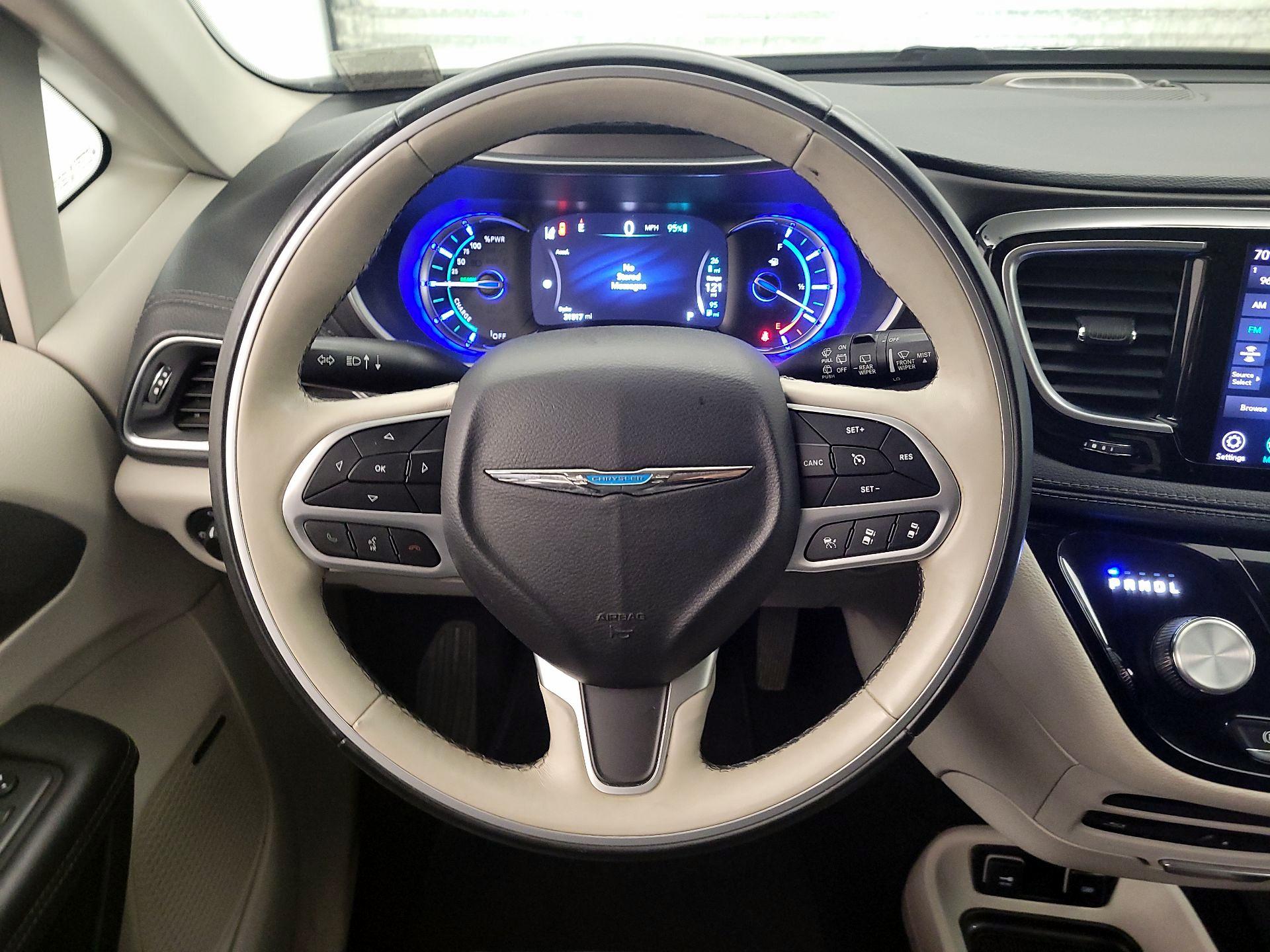 Thumbnail: 2018 Chrysler Pacifica - 10