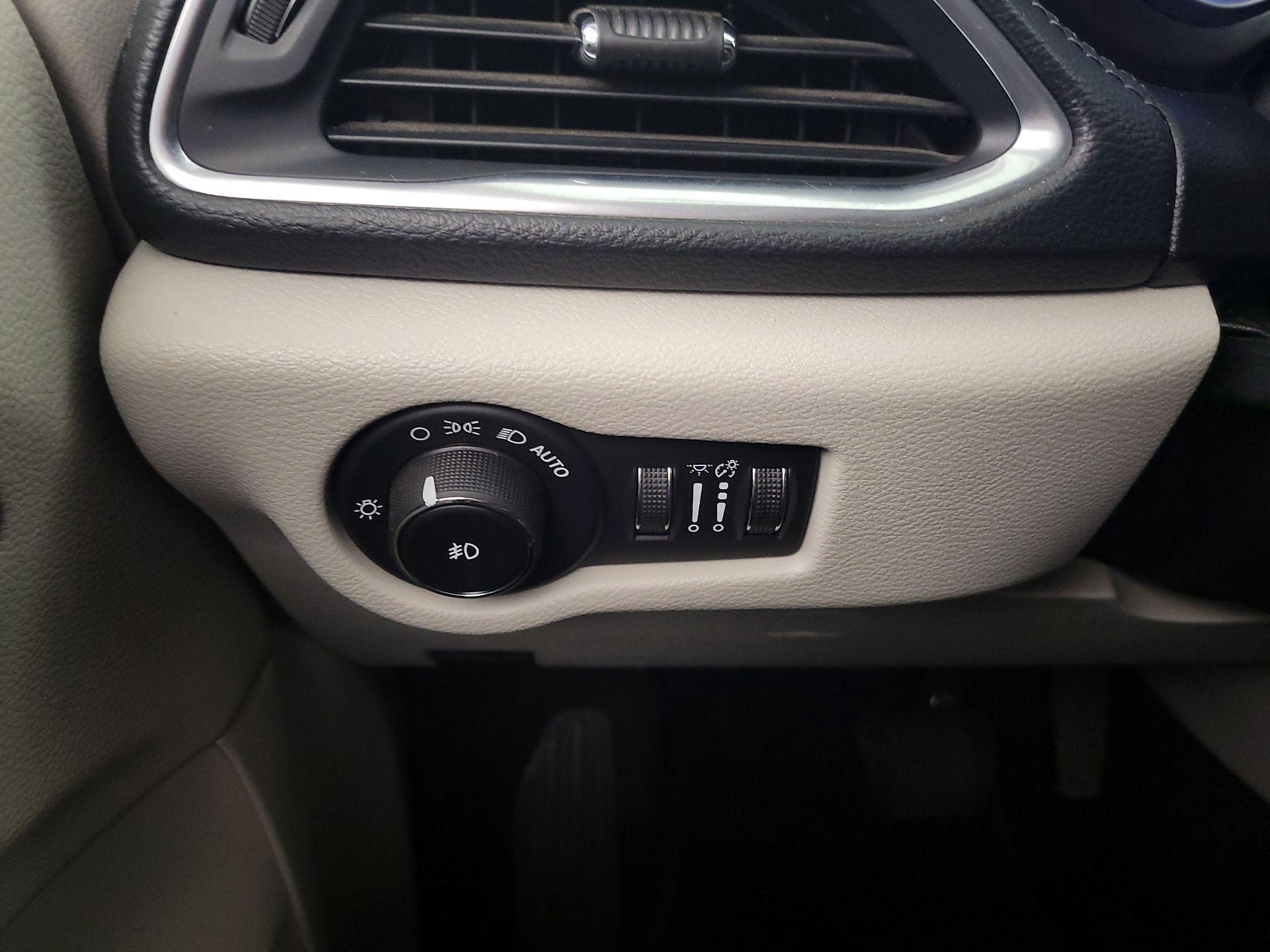 Thumbnail: 2018 Chrysler Pacifica - 13