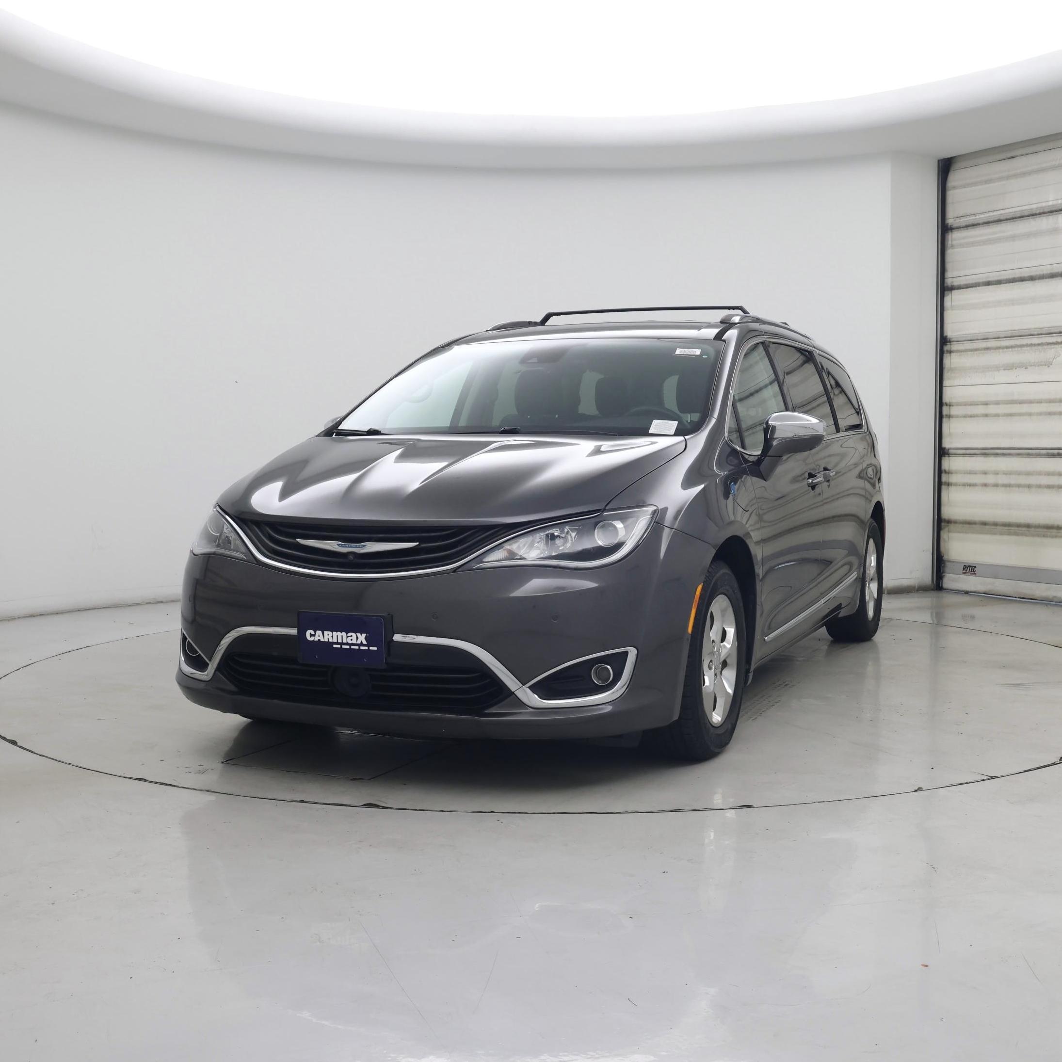 Thumbnail: 2018 Chrysler Pacifica - 4