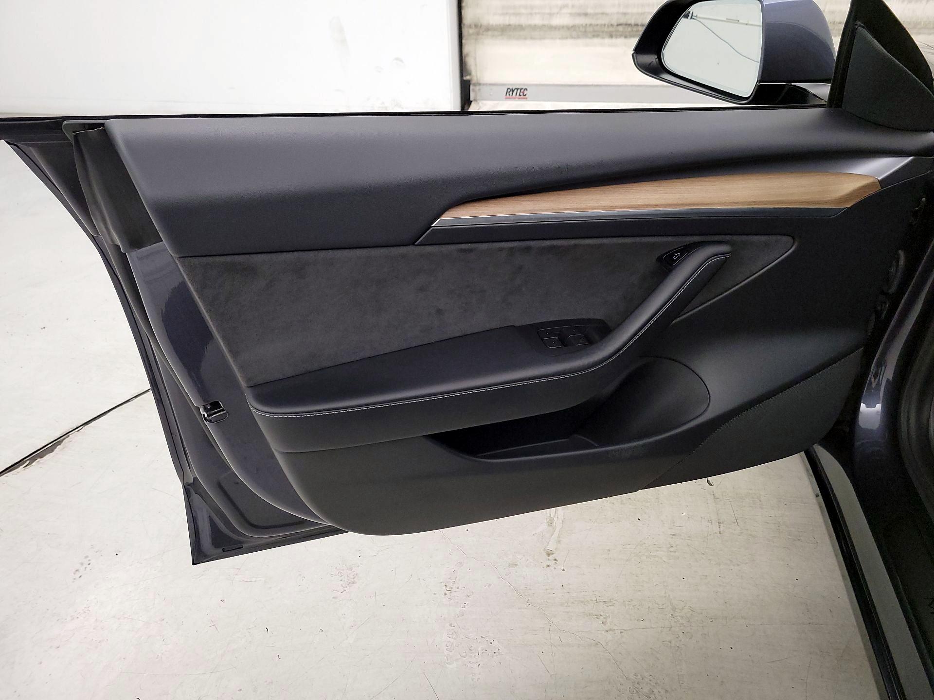 Thumbnail: 2021 Tesla Model 3 - 12