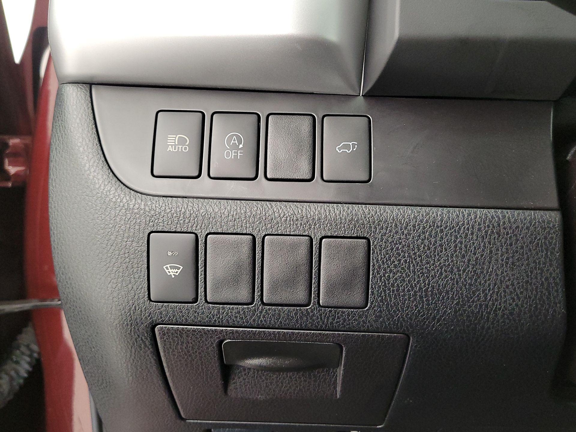 Thumbnail: 2018 Toyota Highlander - 13