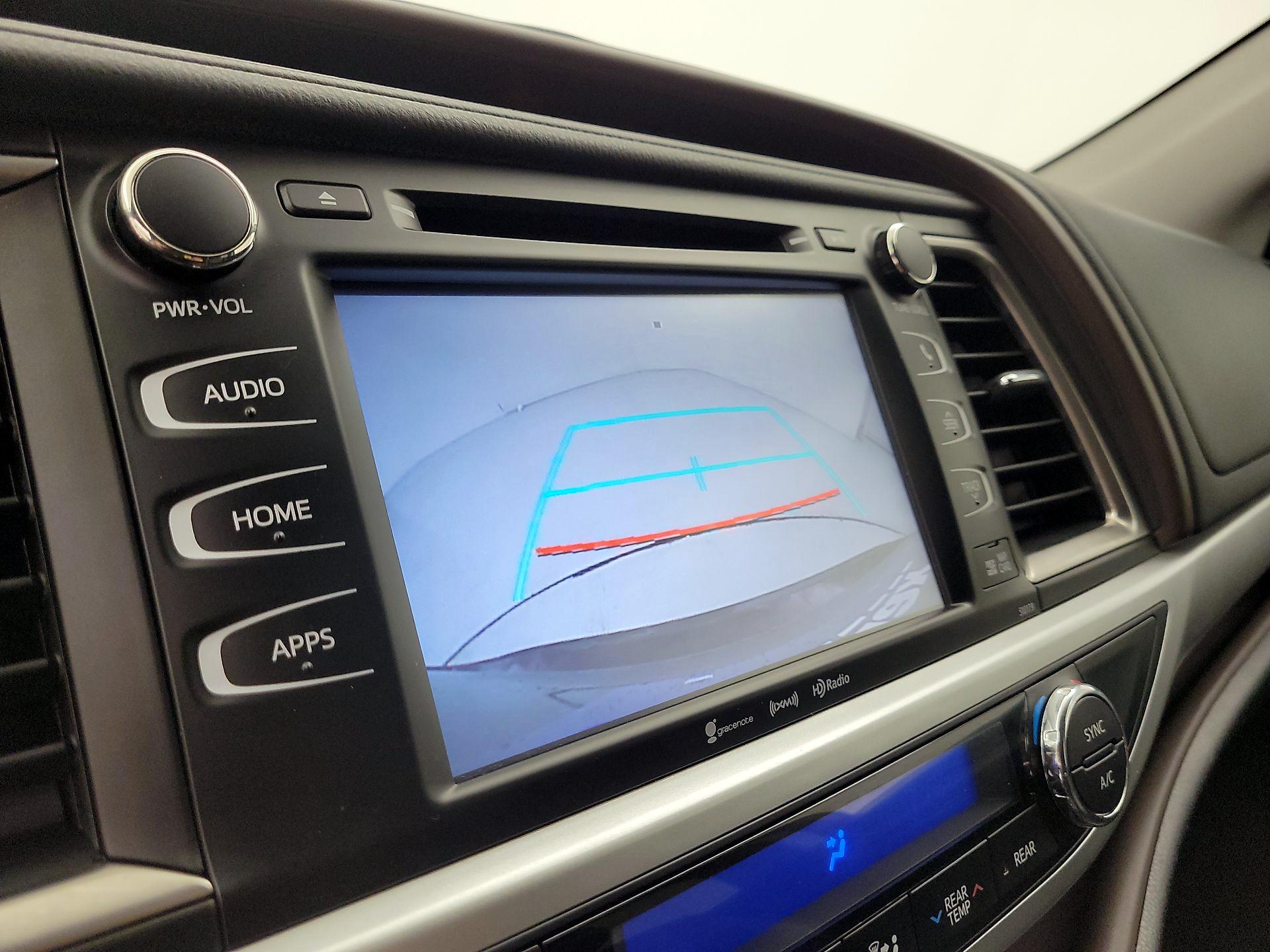 Thumbnail: 2018 Toyota Highlander - 14