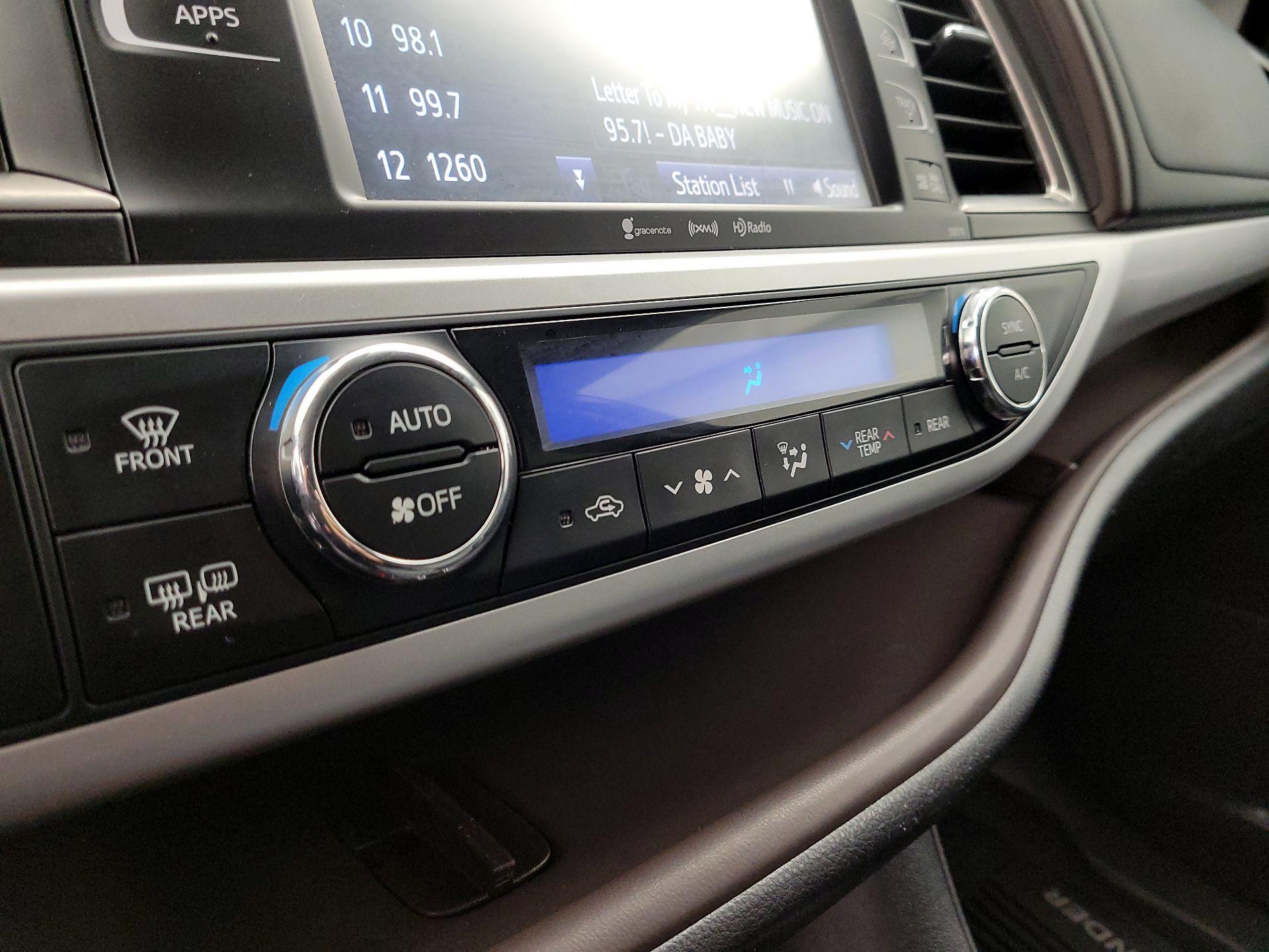 Thumbnail: 2018 Toyota Highlander - 16