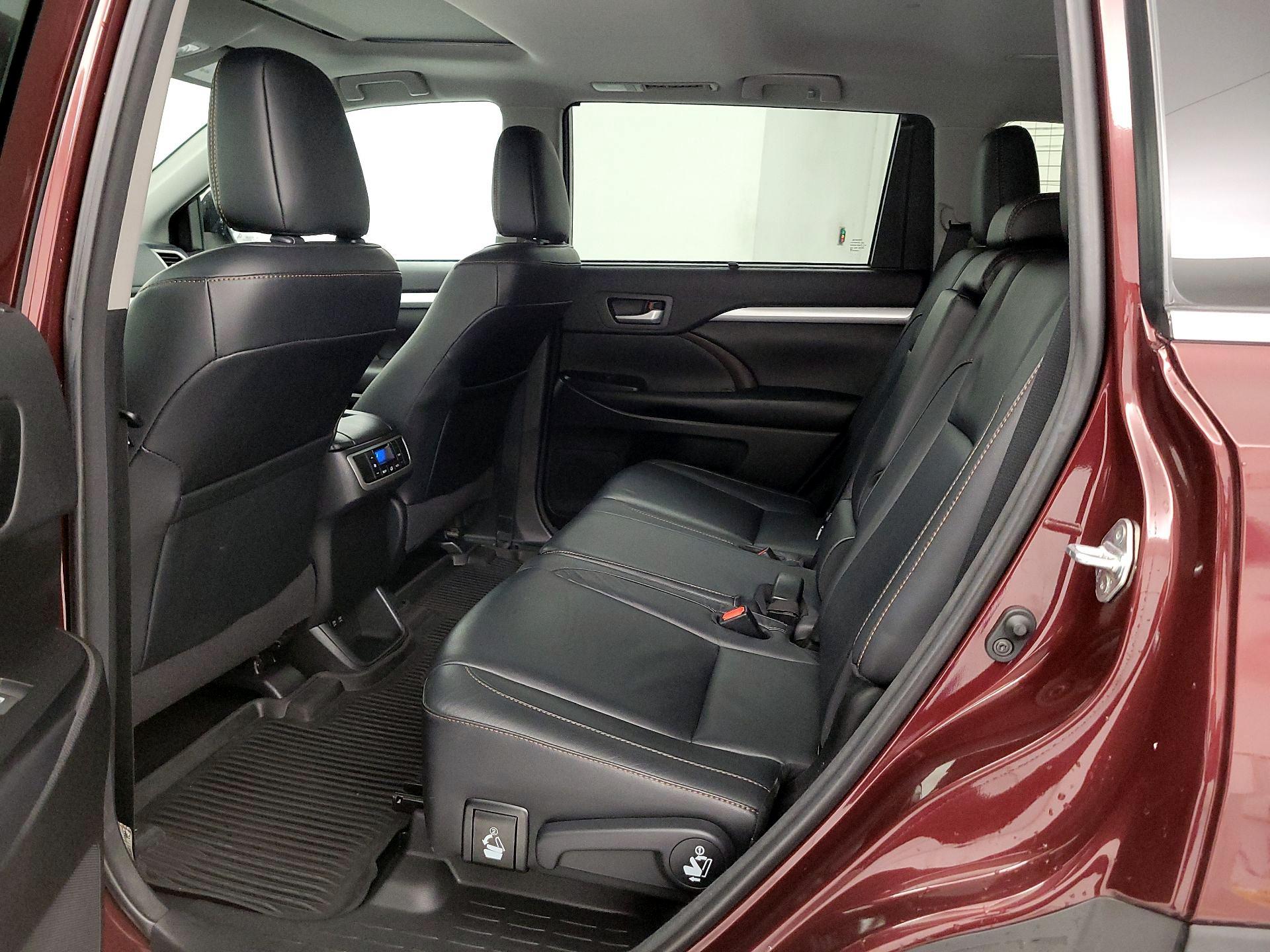 Thumbnail: 2018 Toyota Highlander - 20