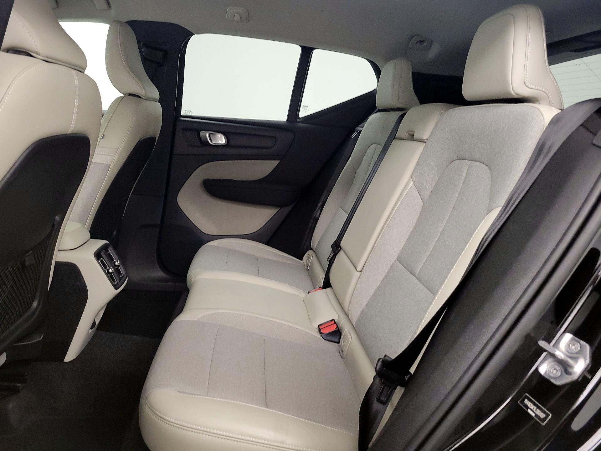 Thumbnail: 2020 Volvo XC40 - 18