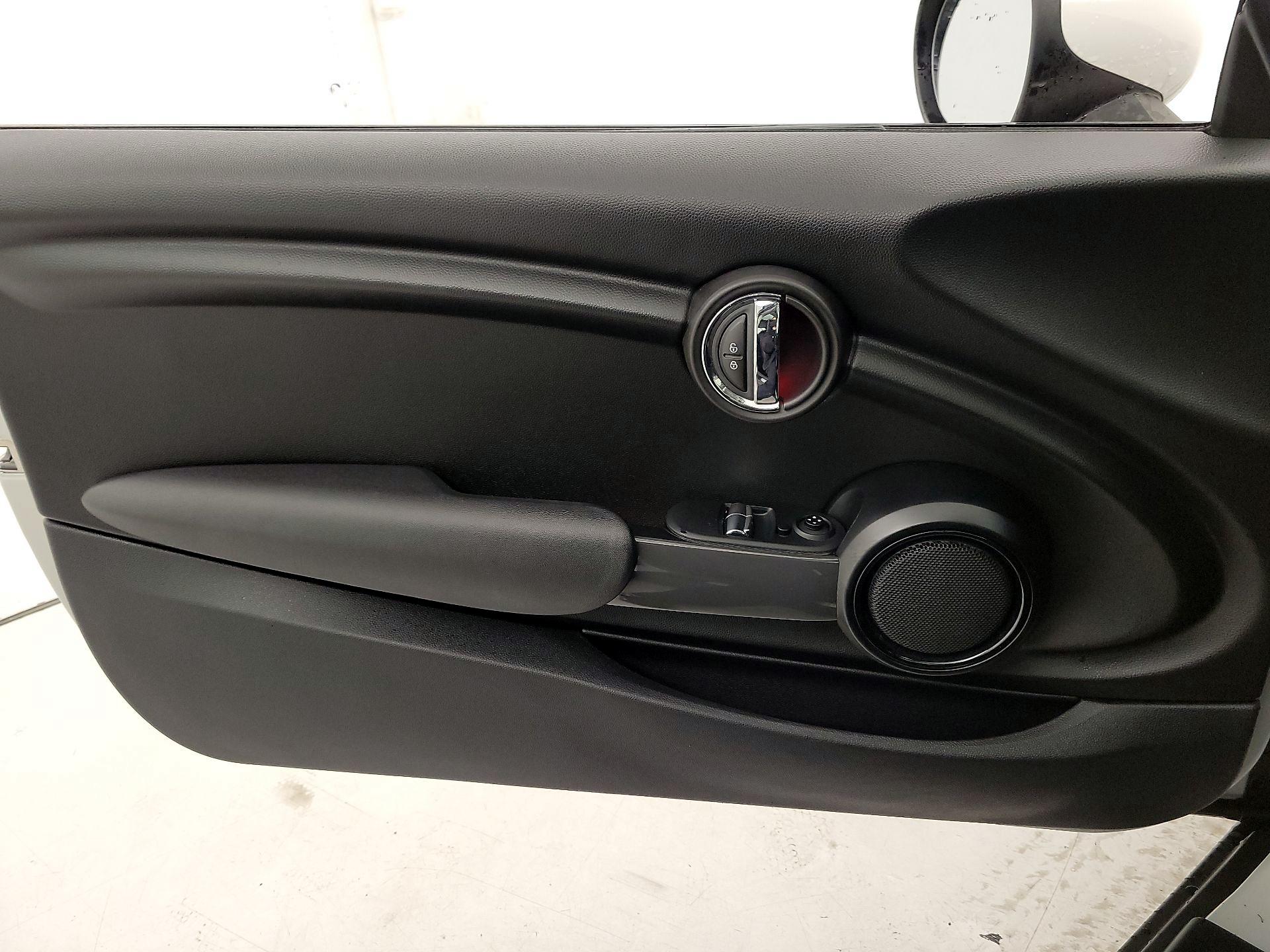 Thumbnail: 2015 MINI Cooper Hardtop - 12