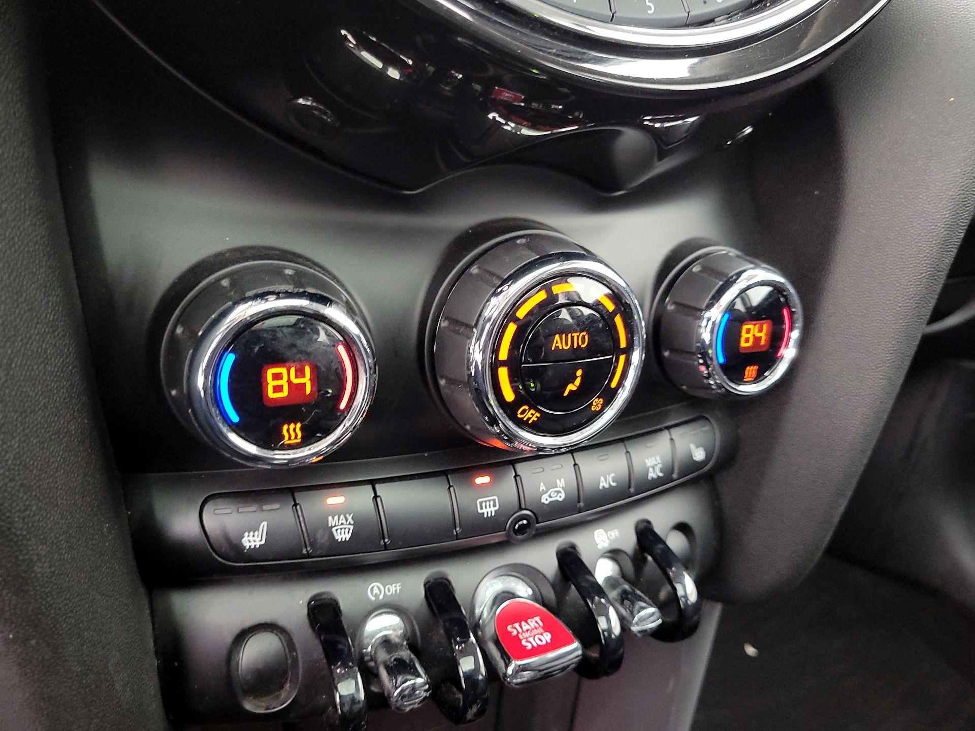 Thumbnail: 2015 MINI Cooper Hardtop - 15