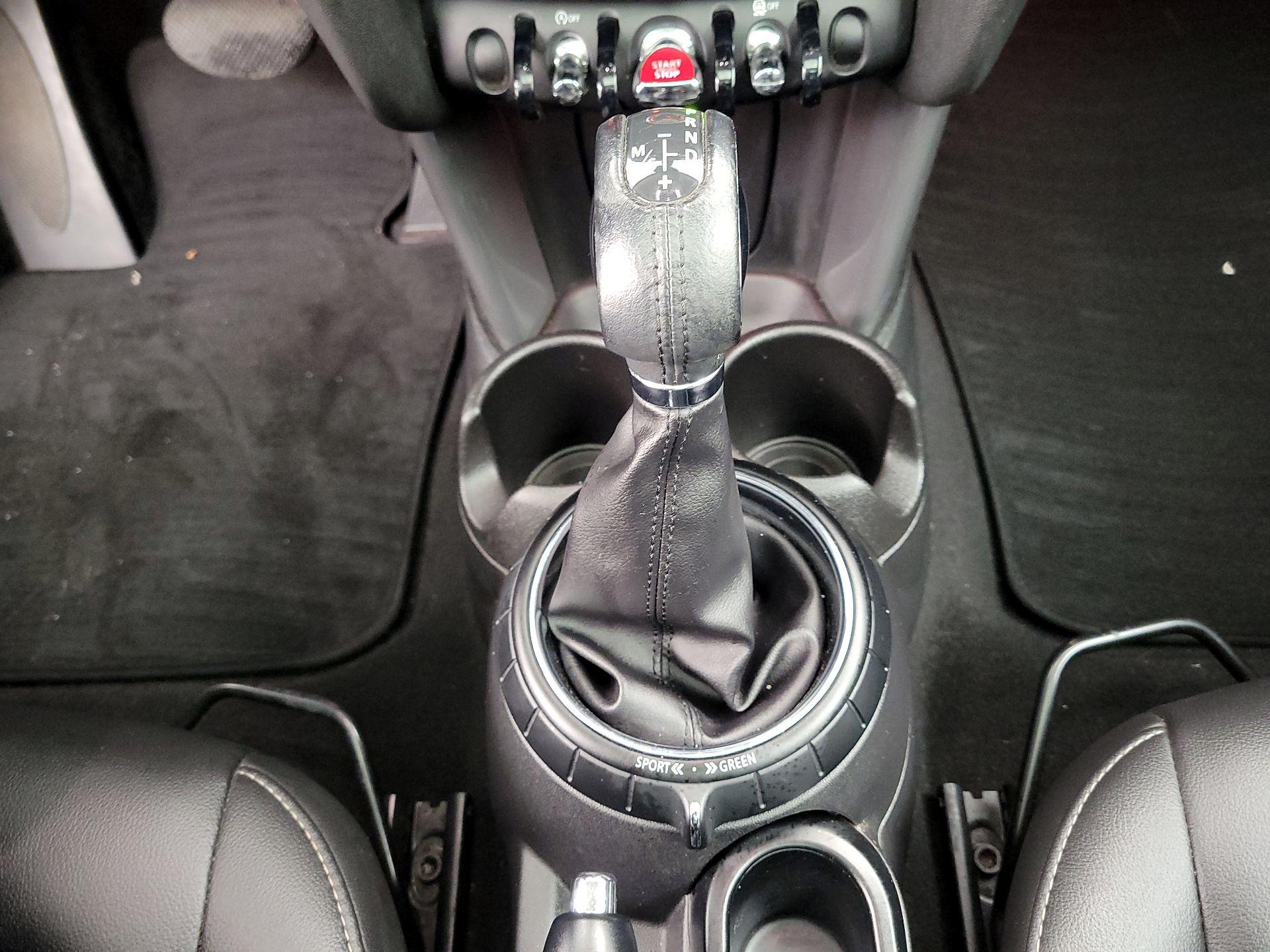 Thumbnail: 2015 MINI Cooper Hardtop - 16