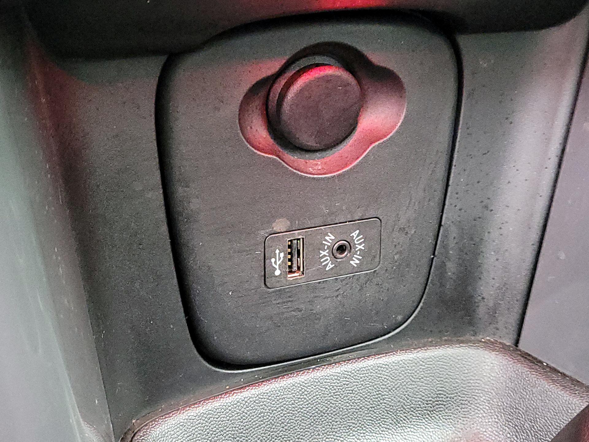 Thumbnail: 2015 MINI Cooper Hardtop - 17