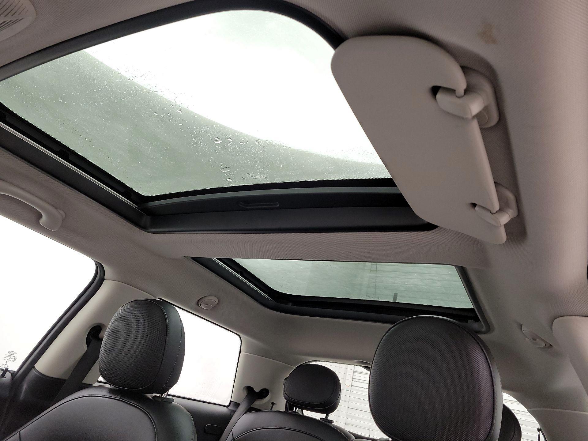 Thumbnail: 2015 MINI Cooper Hardtop - 18