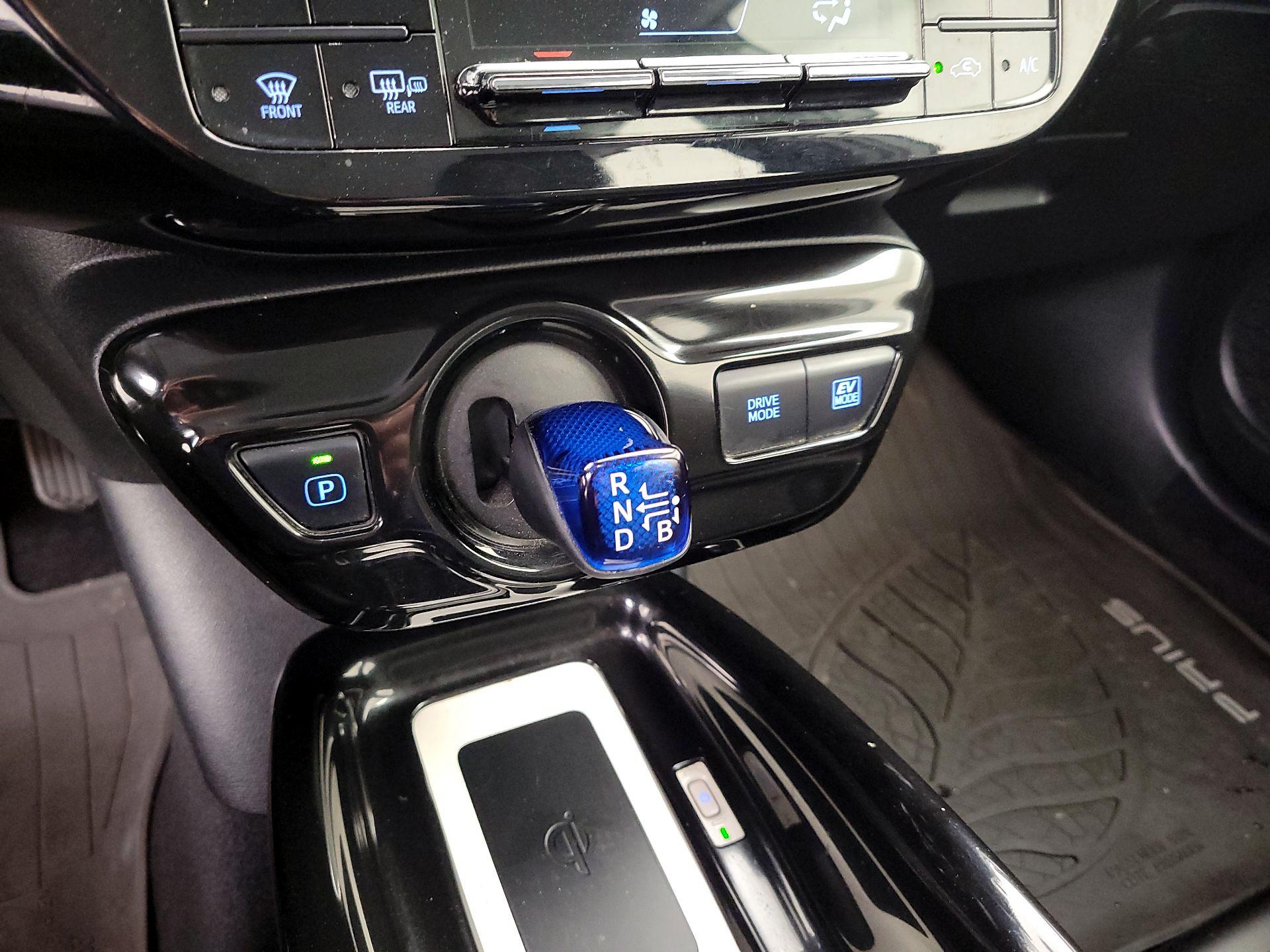 Thumbnail: 2016 Toyota Prius - 17