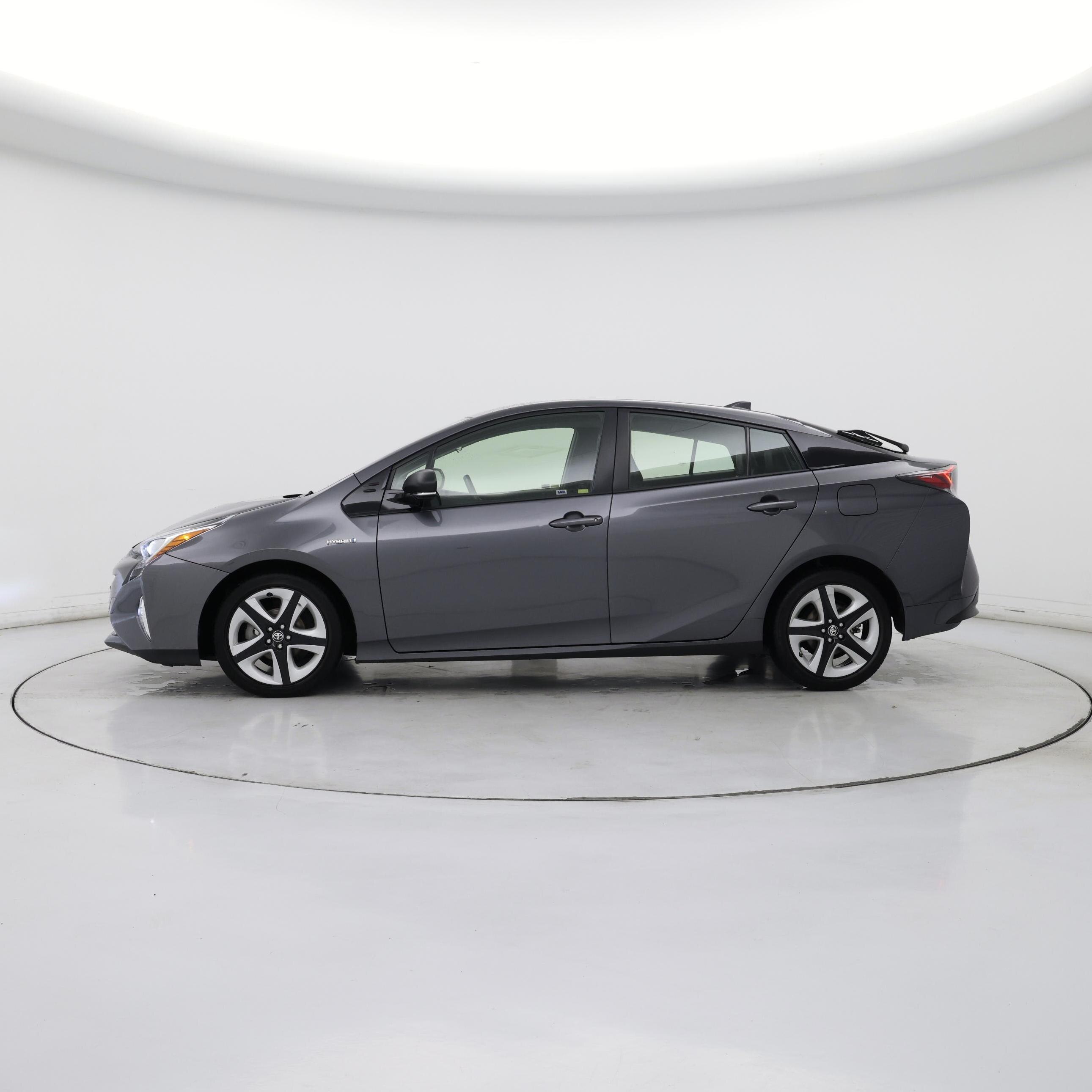Thumbnail: 2016 Toyota Prius - 3