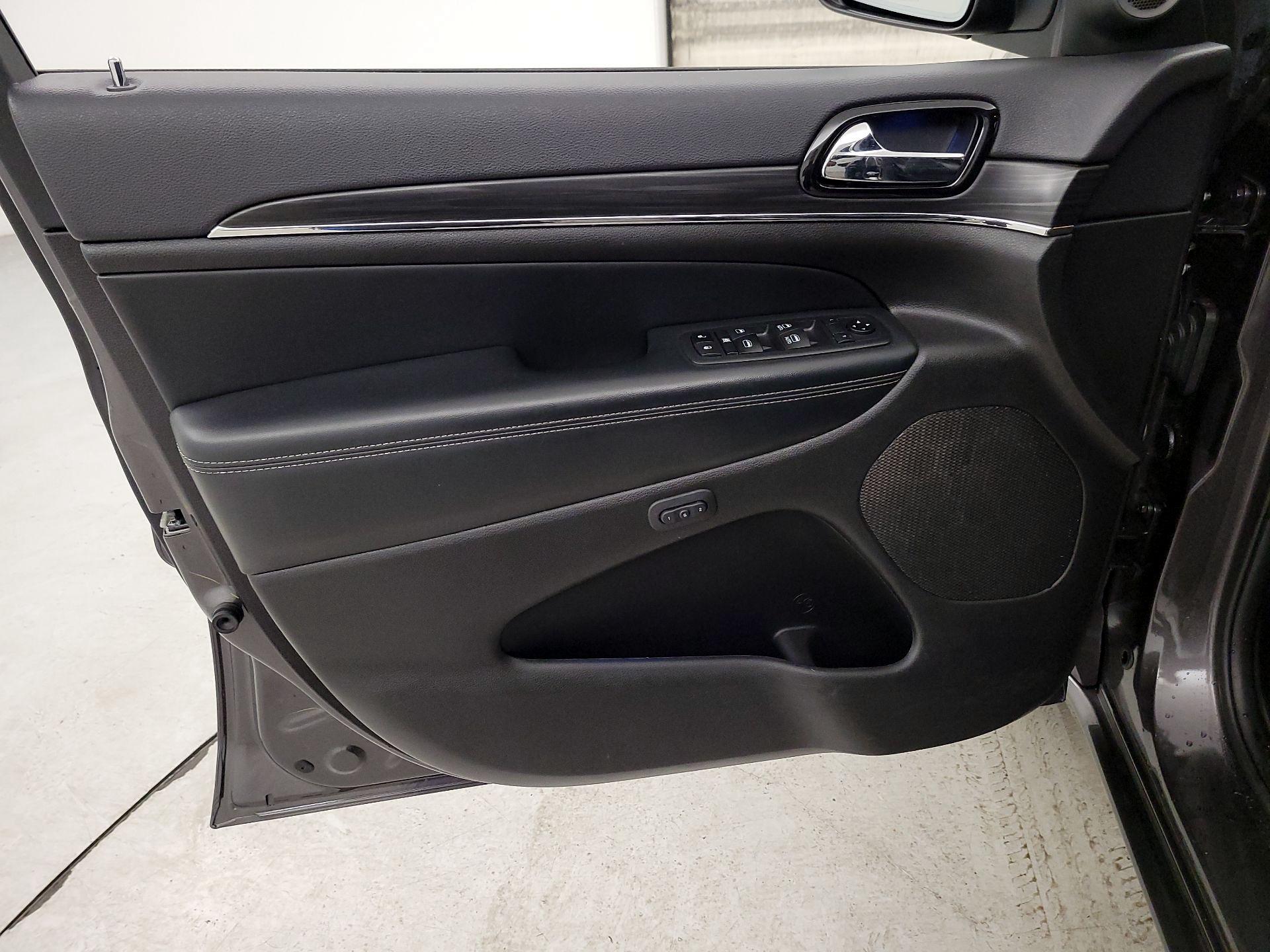 Thumbnail: 2021 Jeep Grand Cherokee - 12