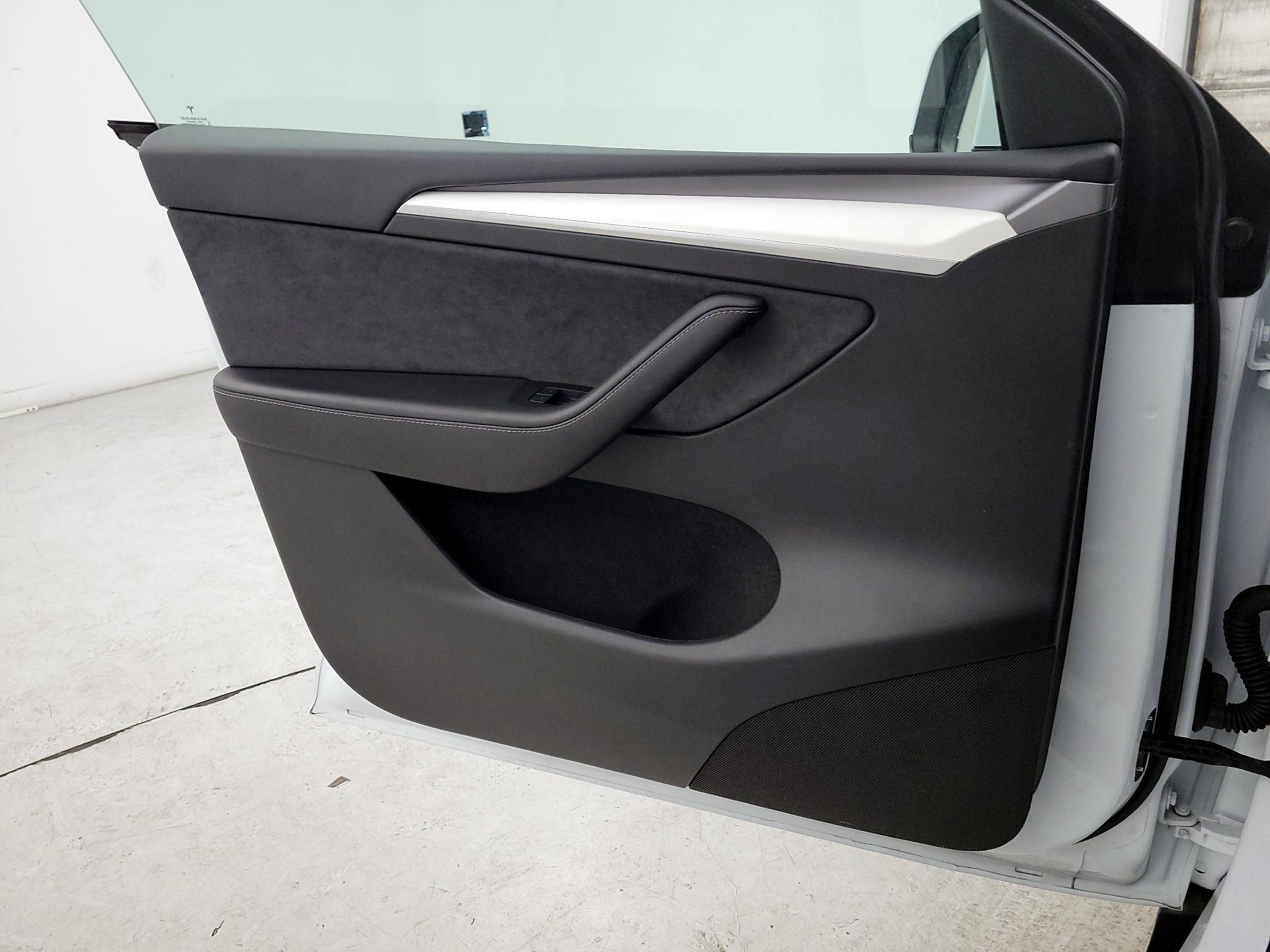 Thumbnail: 2023 Tesla Model Y - 12